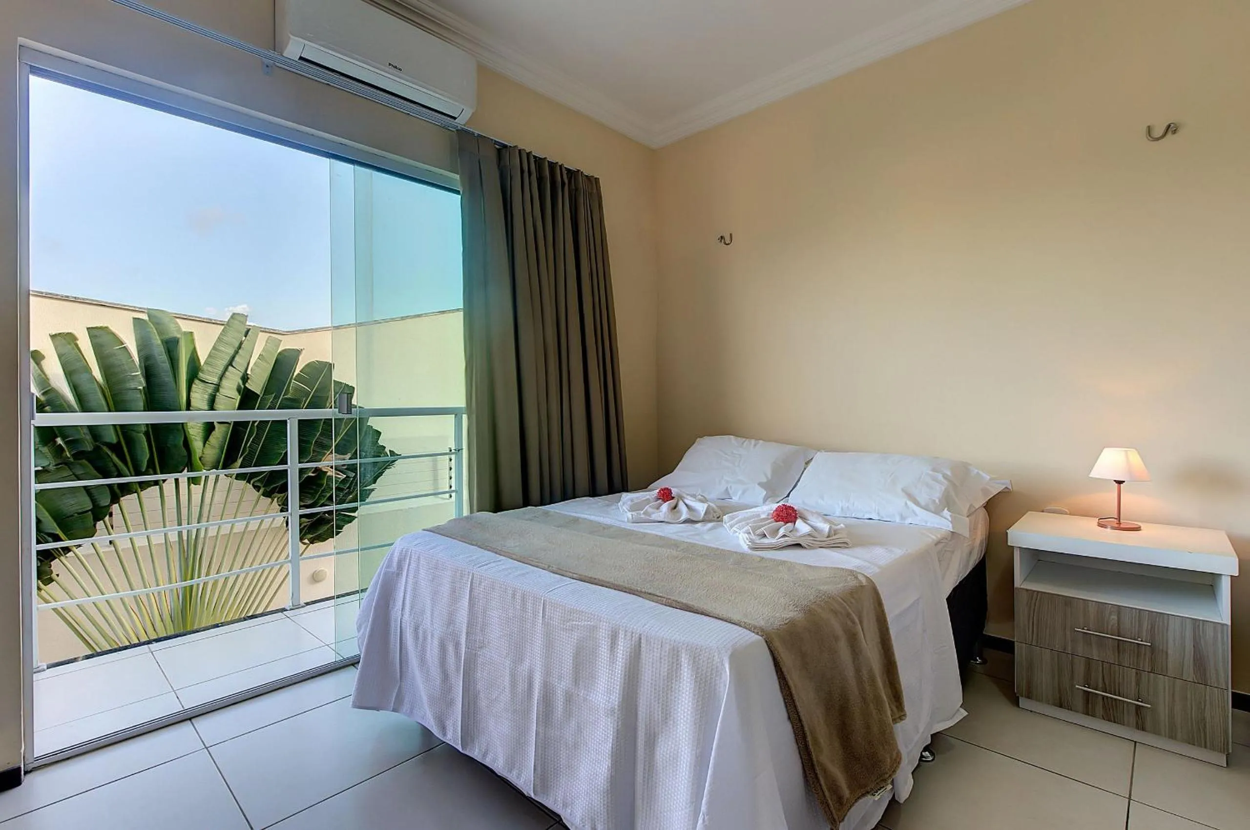 Bedroom, Bed in Casa Incrível na Praia de Tabuba by Carpediem