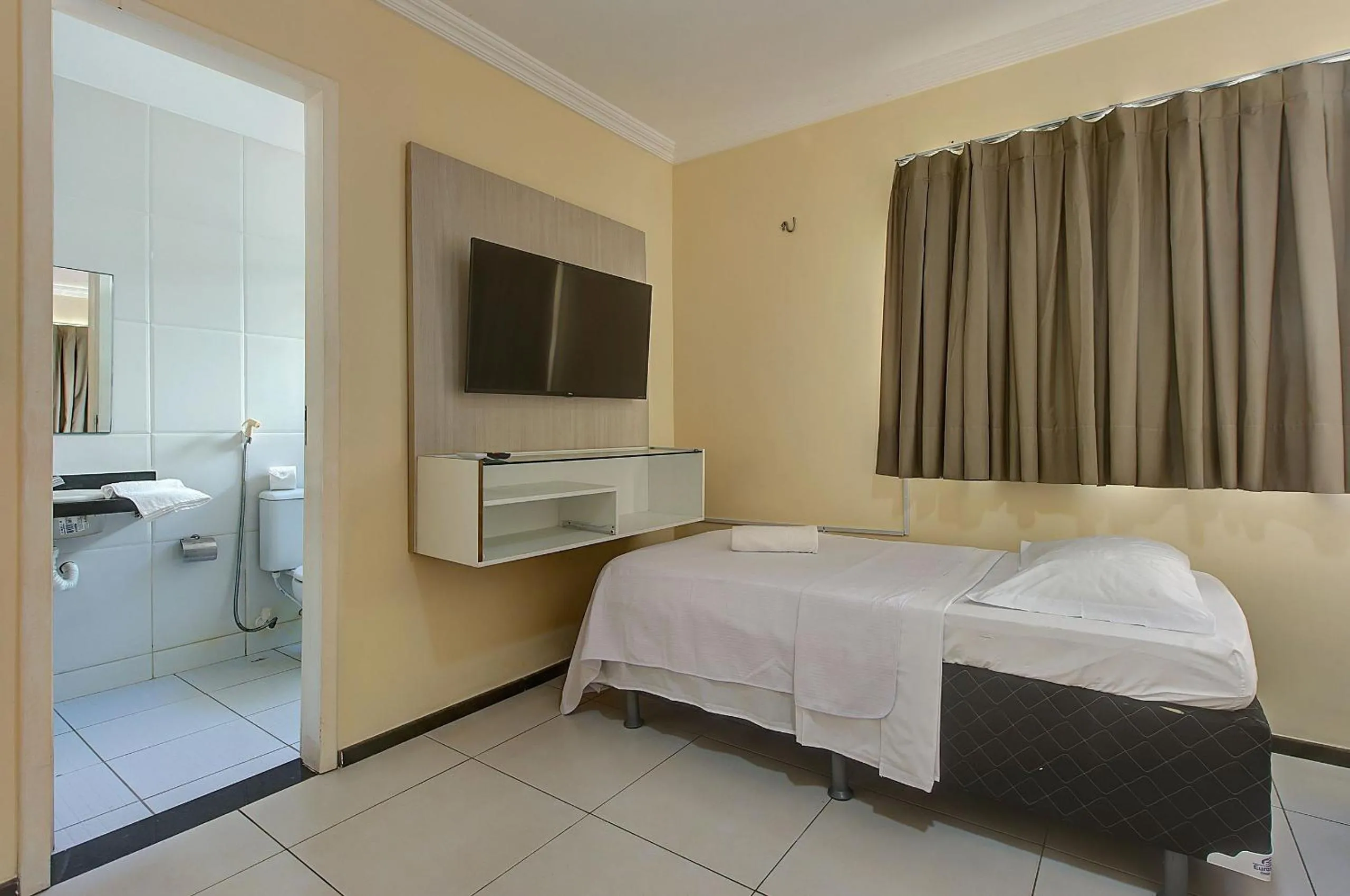 Bedroom, Bed in Casa Incrível na Praia de Tabuba by Carpediem