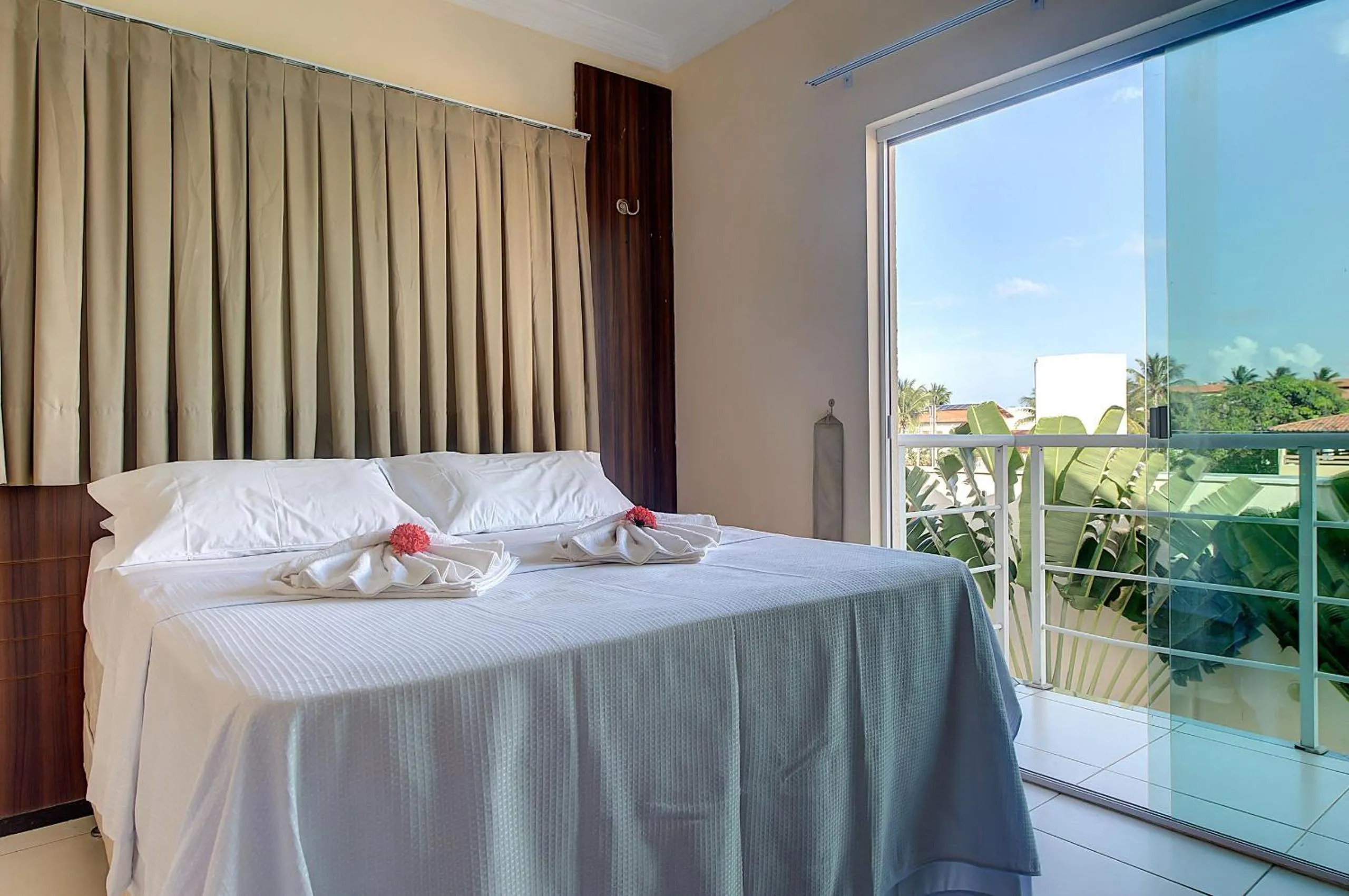 Bedroom, Bed in Casa Incrível na Praia de Tabuba by Carpediem