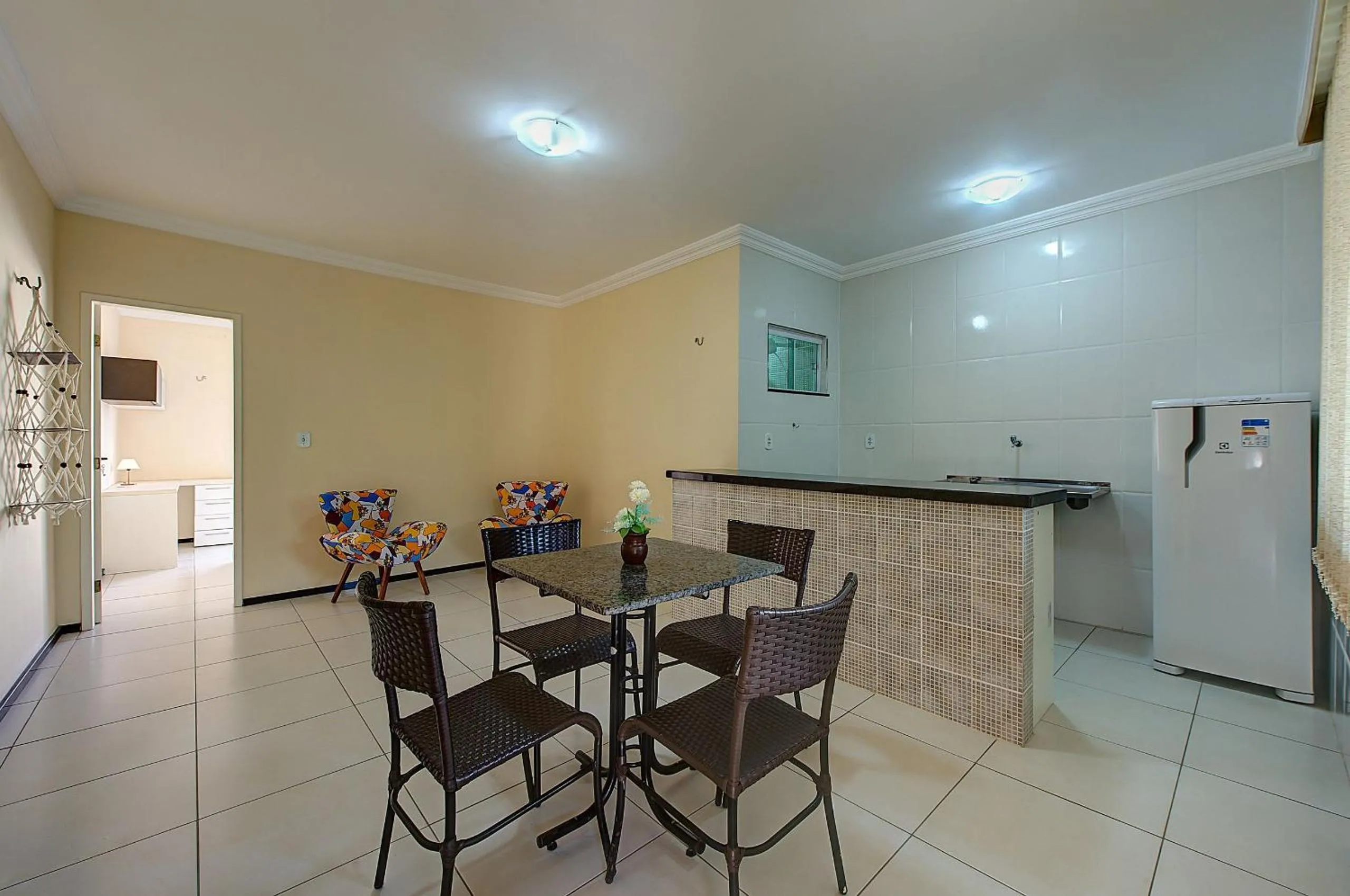 Dining area in Casa Incrível na Praia de Tabuba by Carpediem