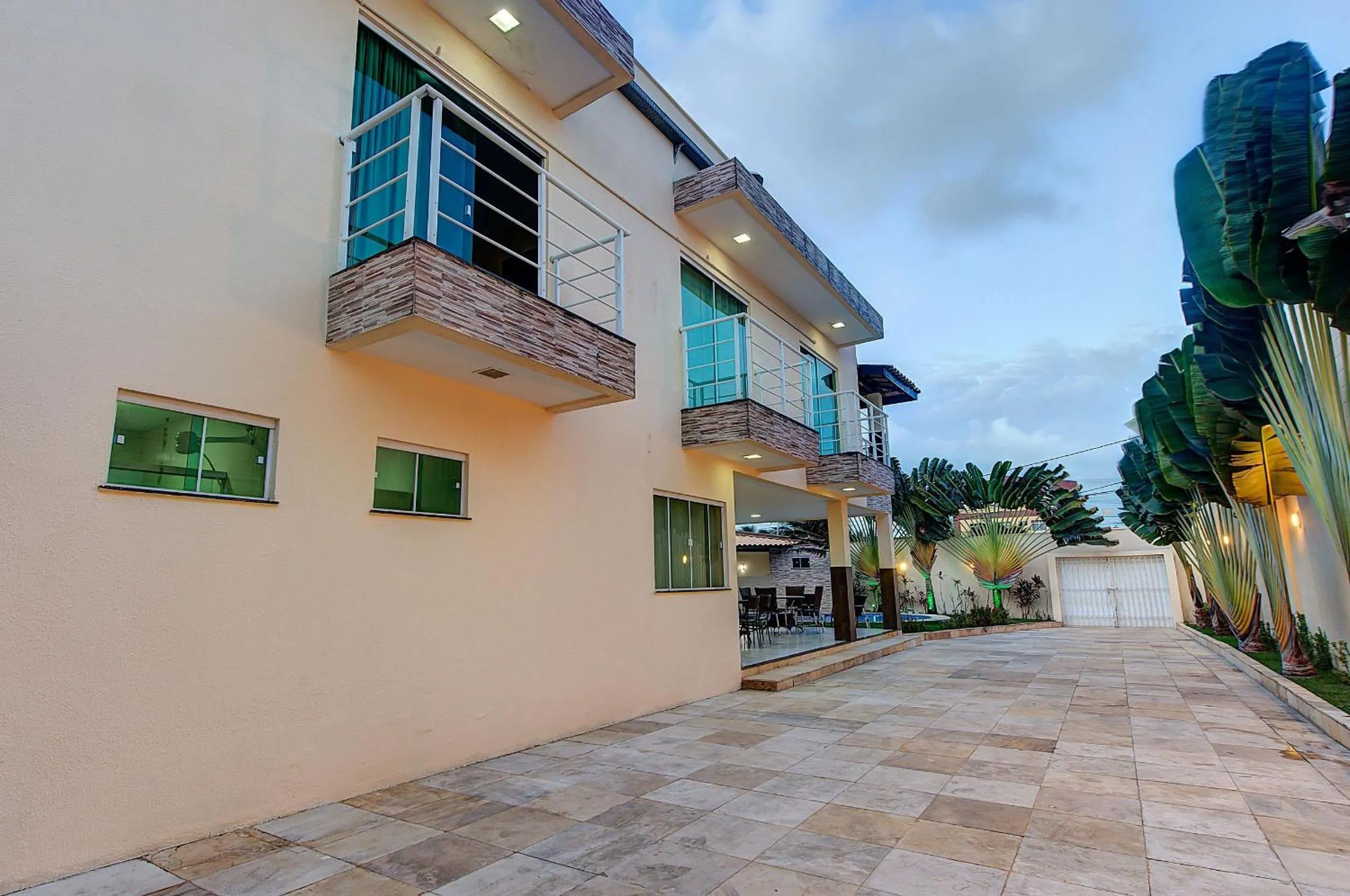 Street view in Casa Incrível na Praia de Tabuba by Carpediem