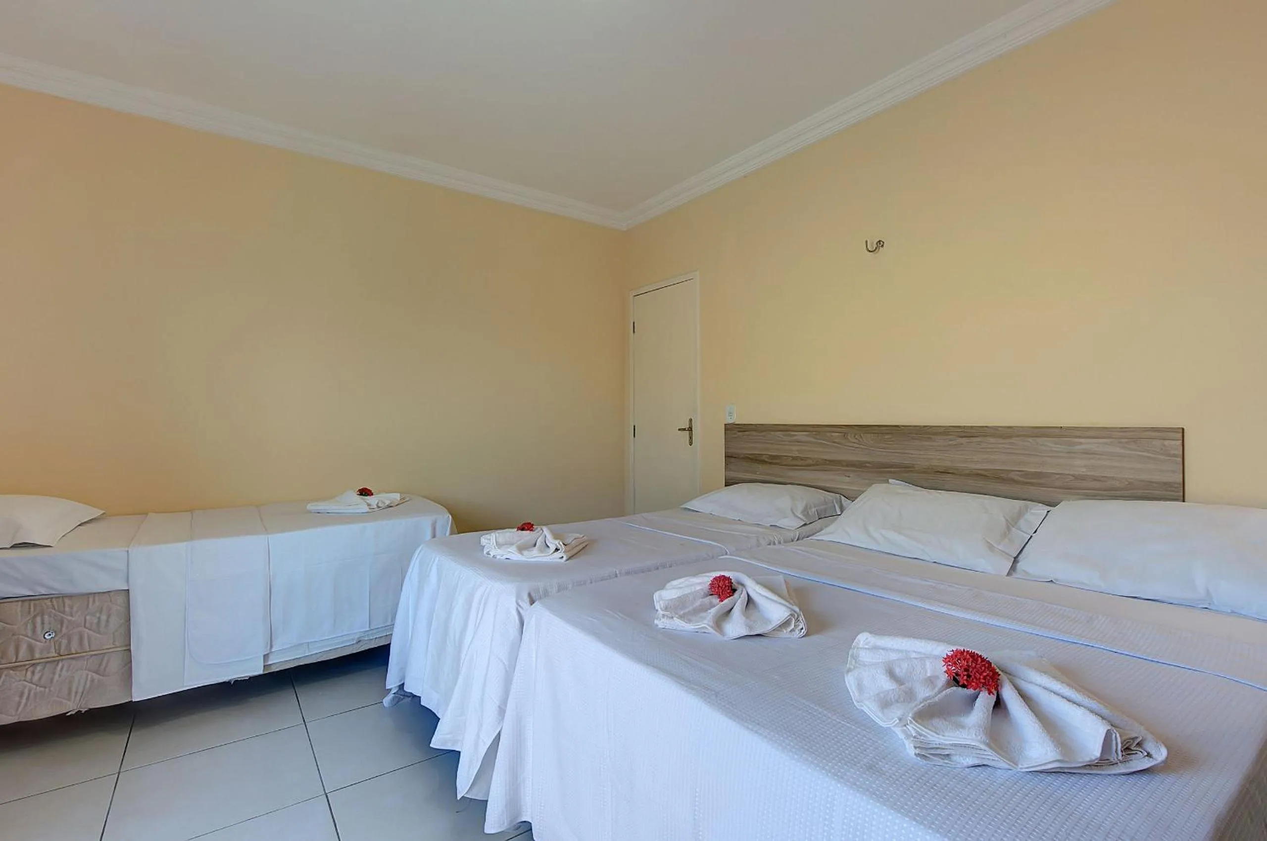 Bedroom, Bed in Casa Incrível na Praia de Tabuba by Carpediem