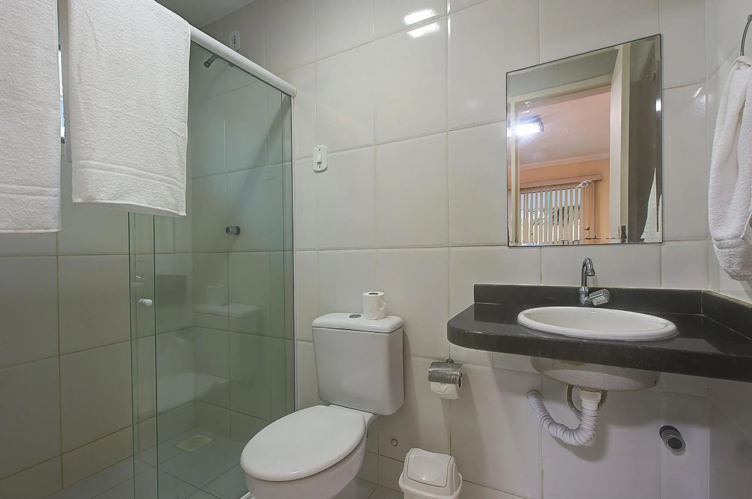 Toilet in Casa Incrível na Praia de Tabuba by Carpediem