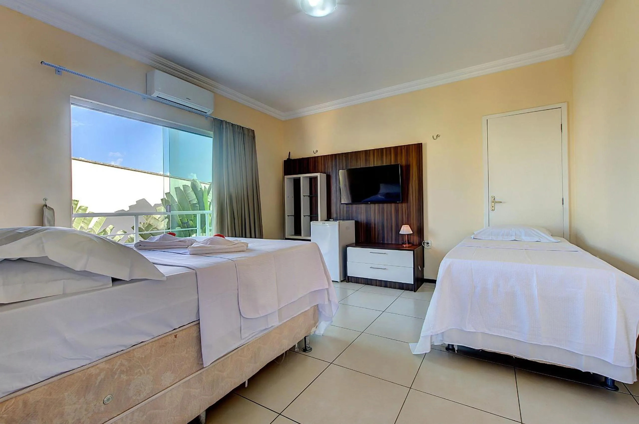 Bedroom, Bed in Casa Incrível na Praia de Tabuba by Carpediem