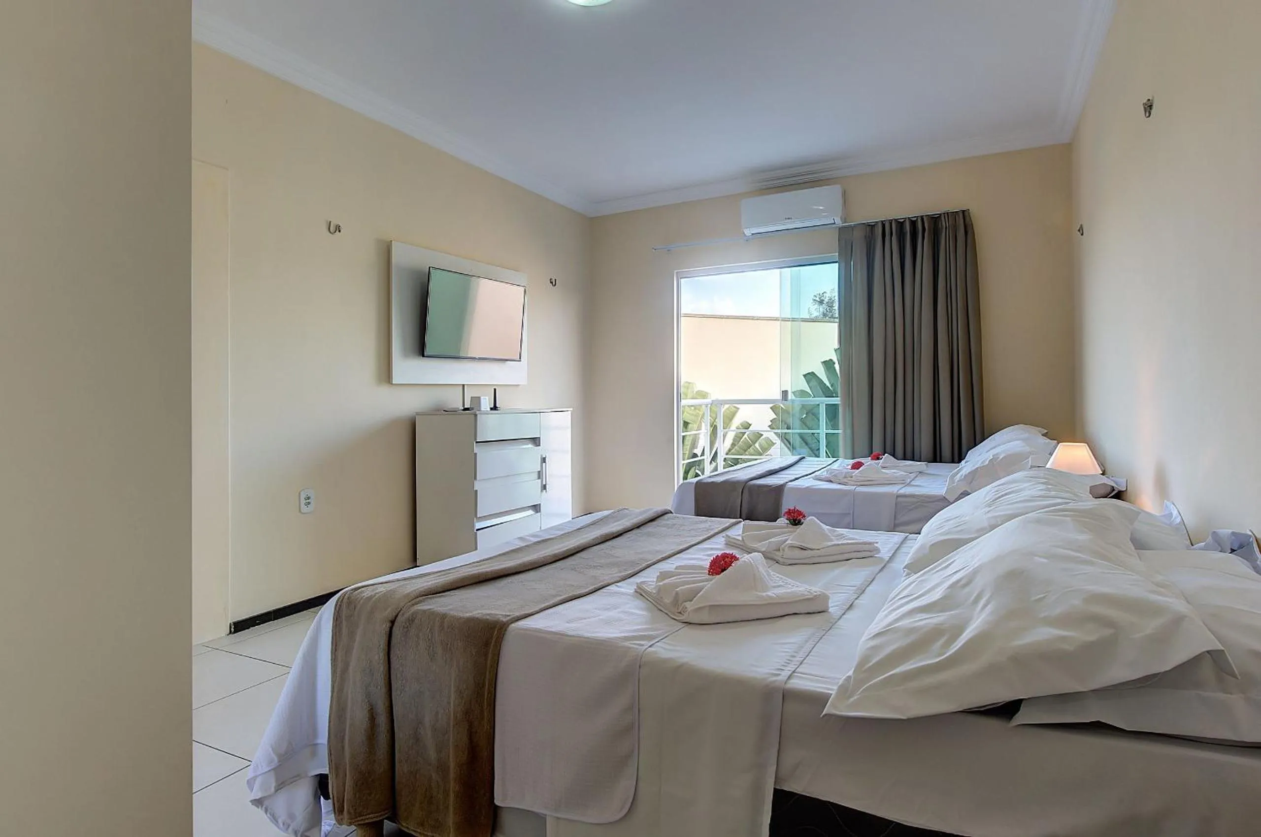 Bedroom, Bed in Casa Incrível na Praia de Tabuba by Carpediem