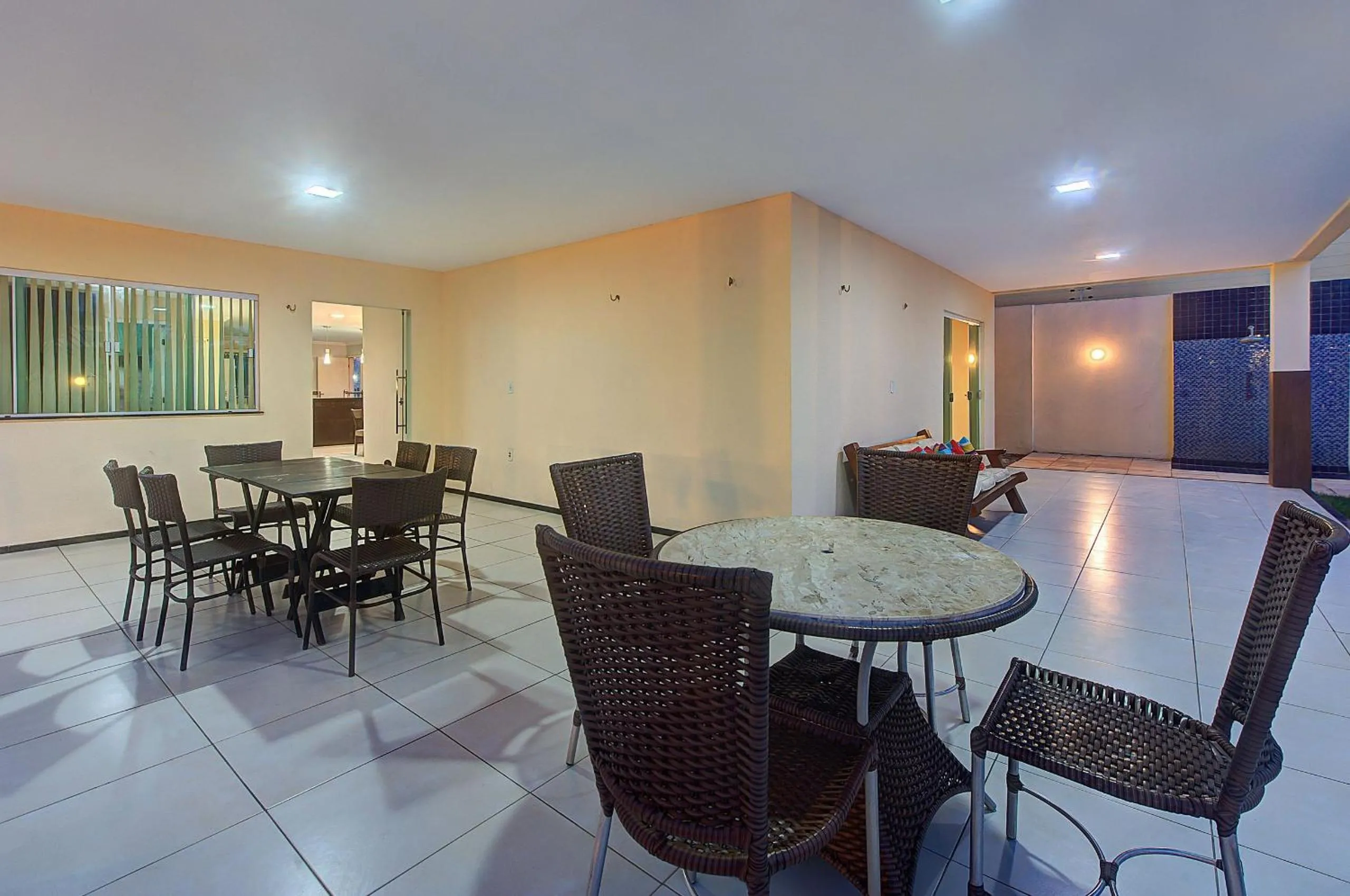 Dining area in Casa Incrível na Praia de Tabuba by Carpediem