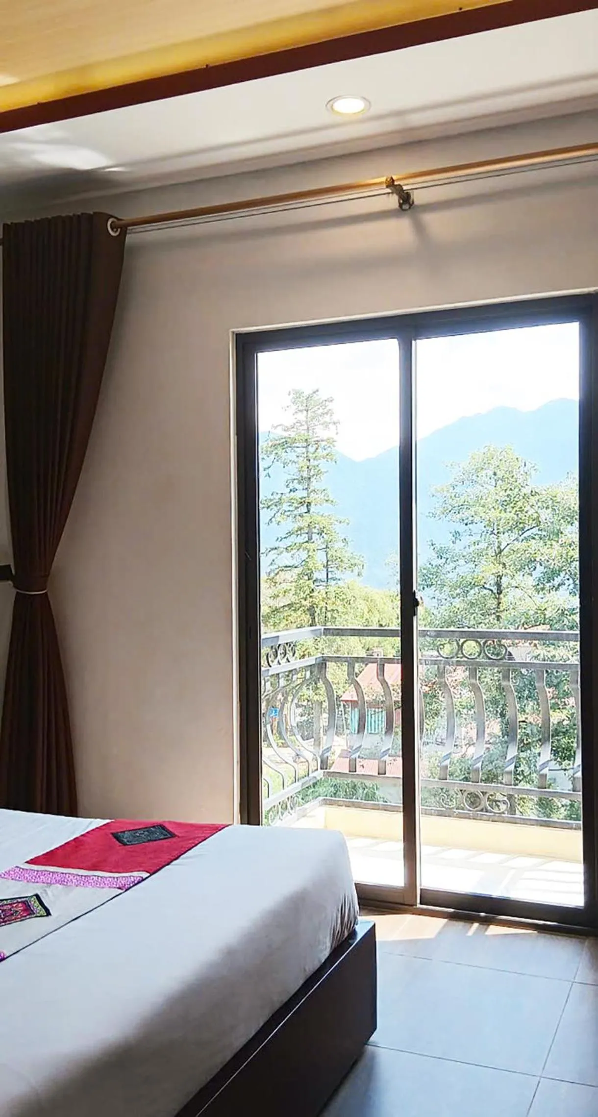 Bed in Sunshine View Sapa Hotel