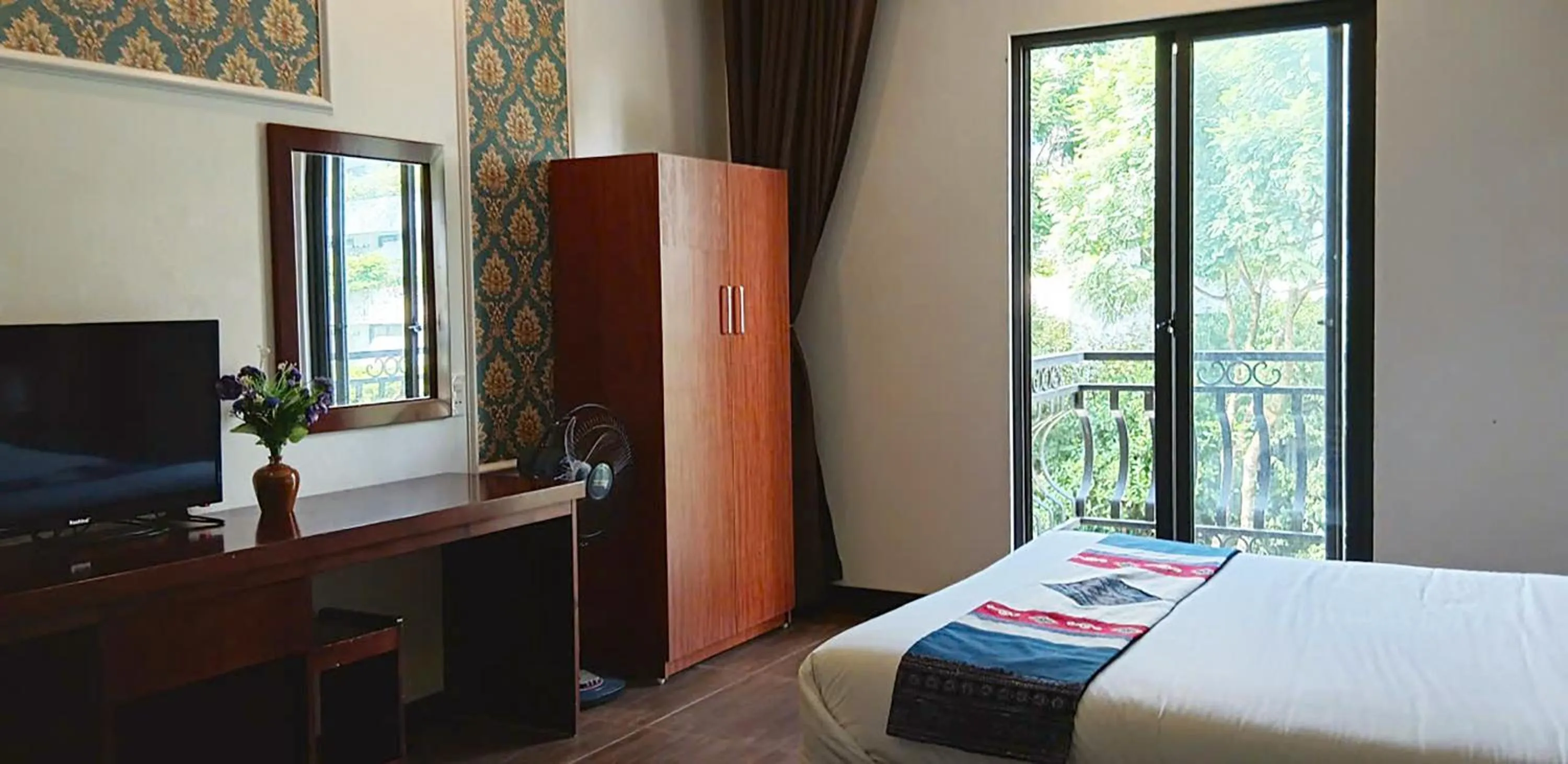 Bed in Sunshine View Sapa Hotel