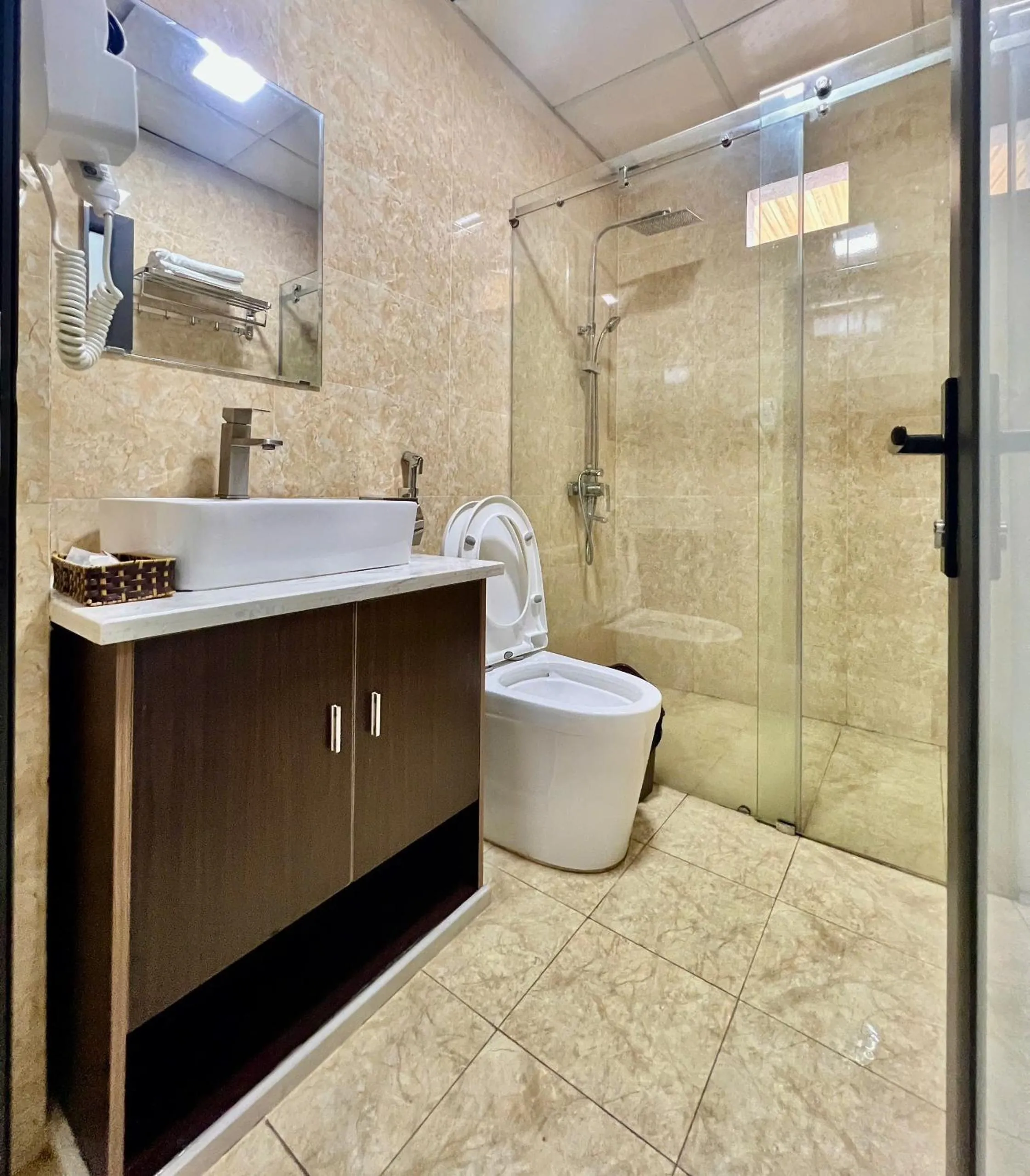 Toilet in Sunshine View Sapa Hotel