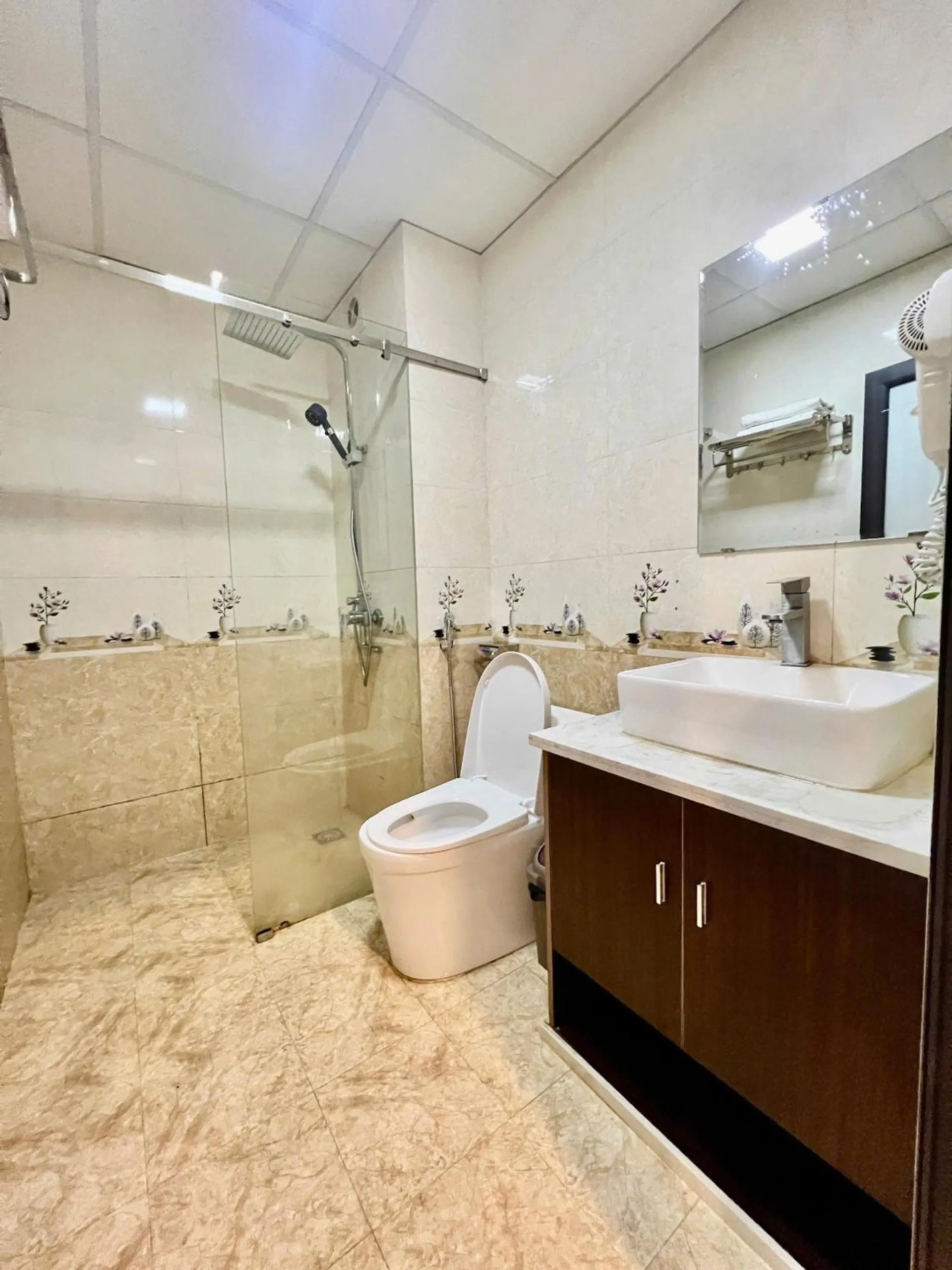 Toilet in Sunshine View Sapa Hotel