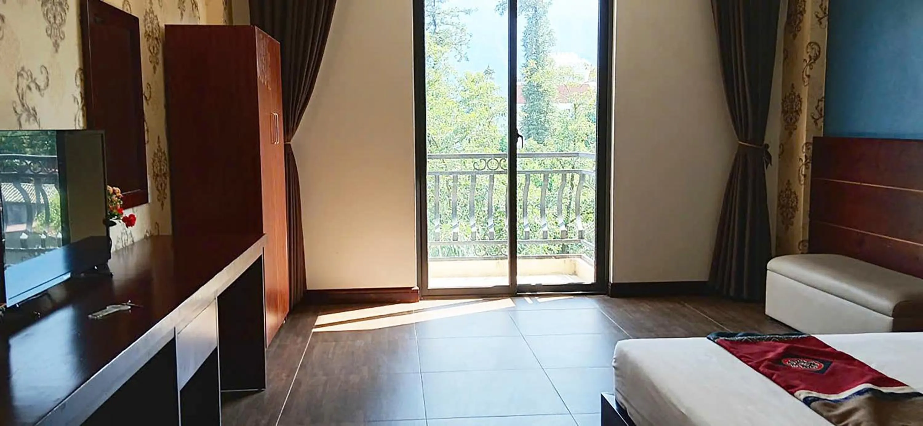 Bed in Sunshine View Sapa Hotel