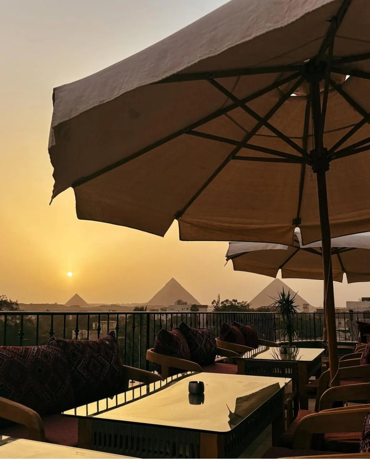 Restaurant/places to eat in BrassAlmas Pyramids Hotel