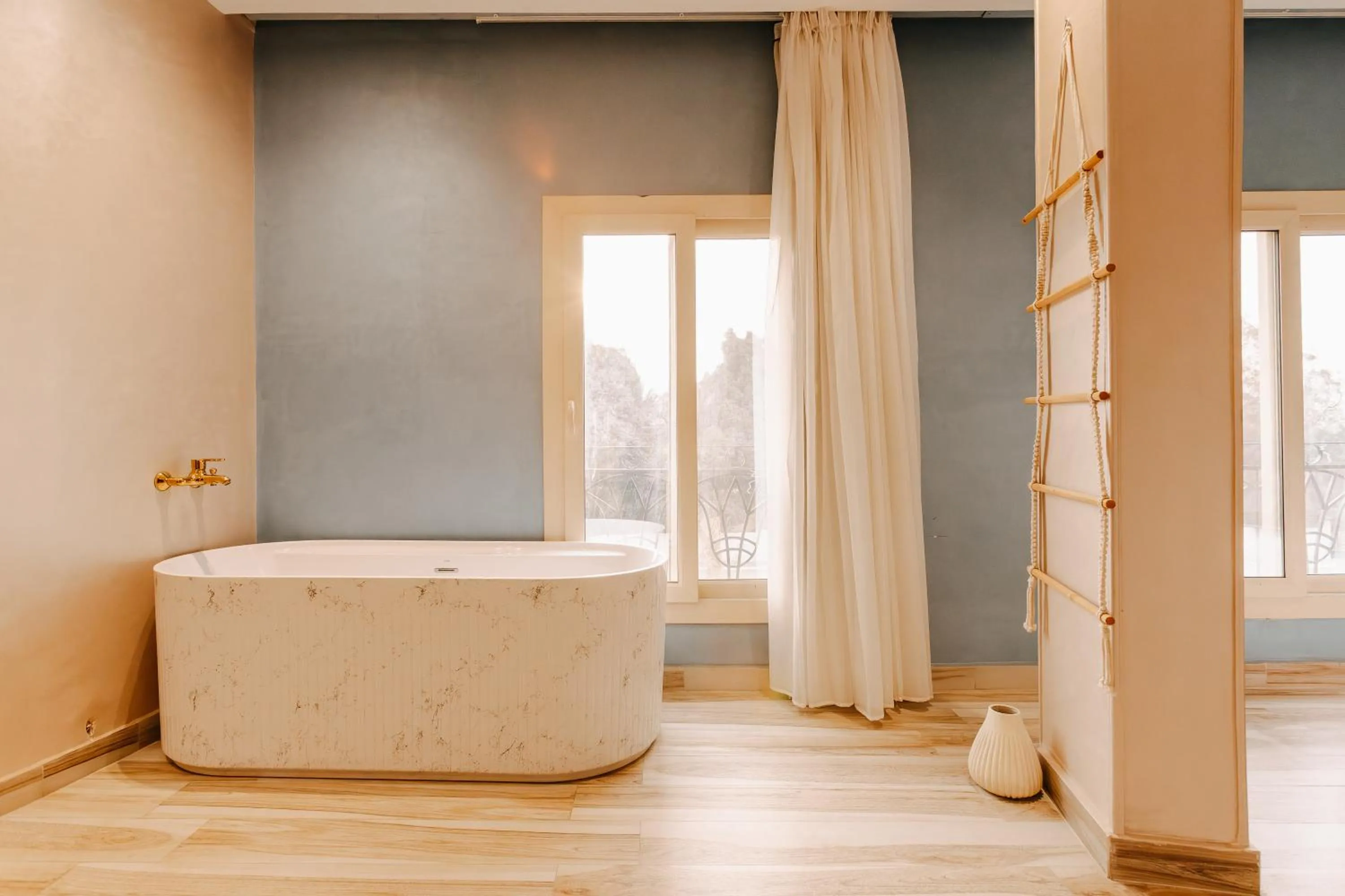 Bath in BrassAlmas Pyramids Hotel