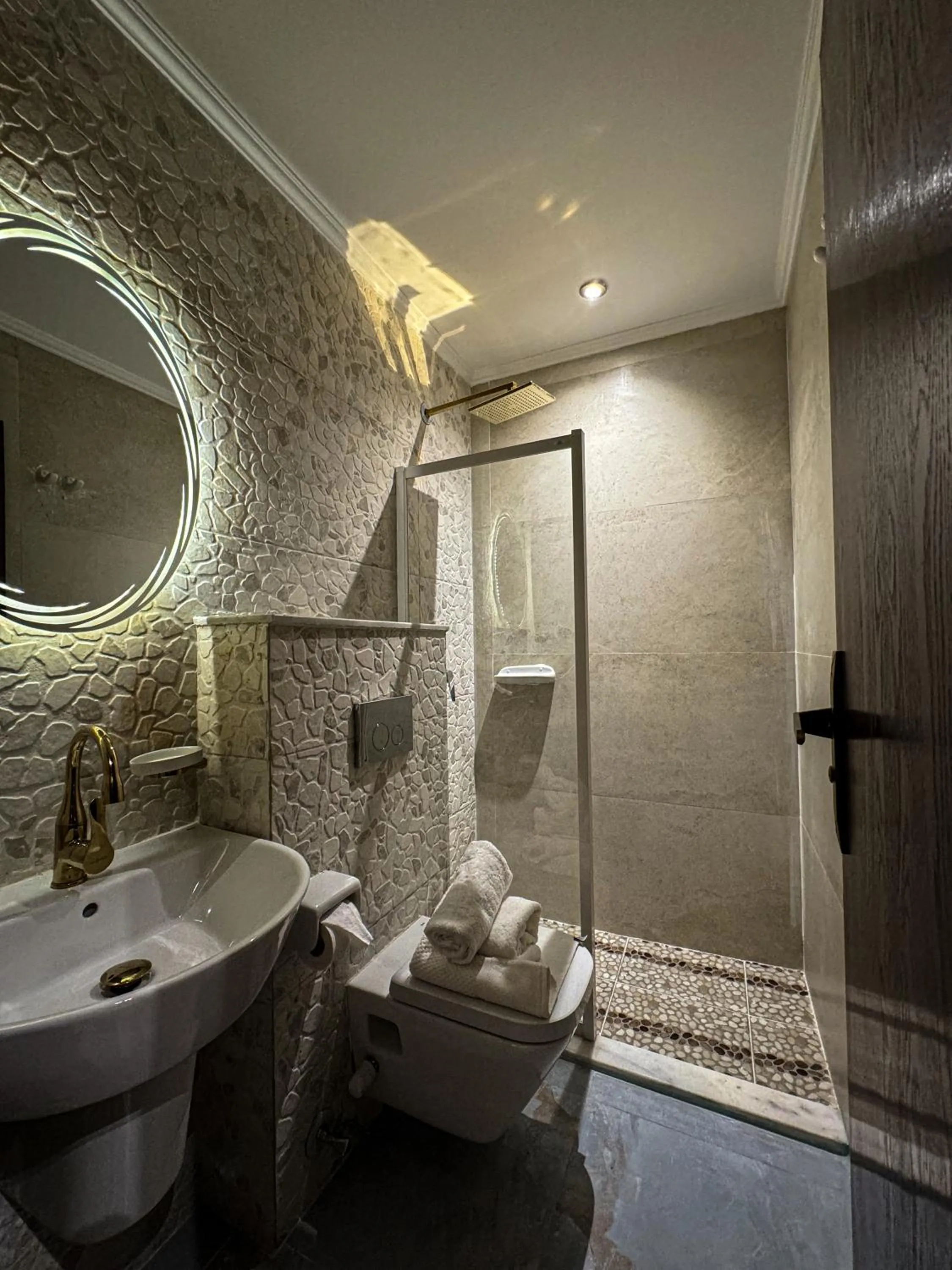 Shower in BrassAlmas Pyramids Hotel