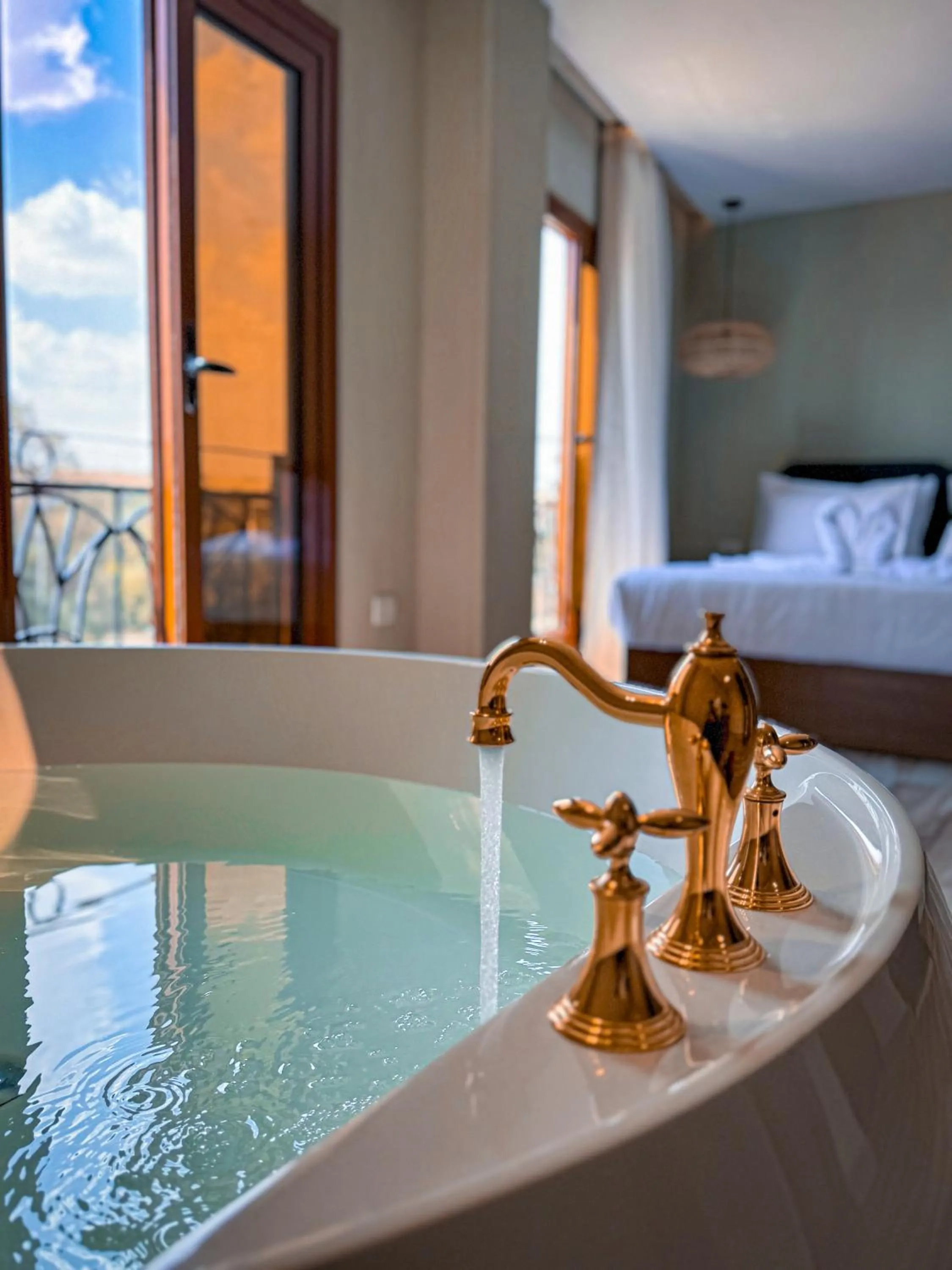 Bed in BrassAlmas Pyramids Hotel