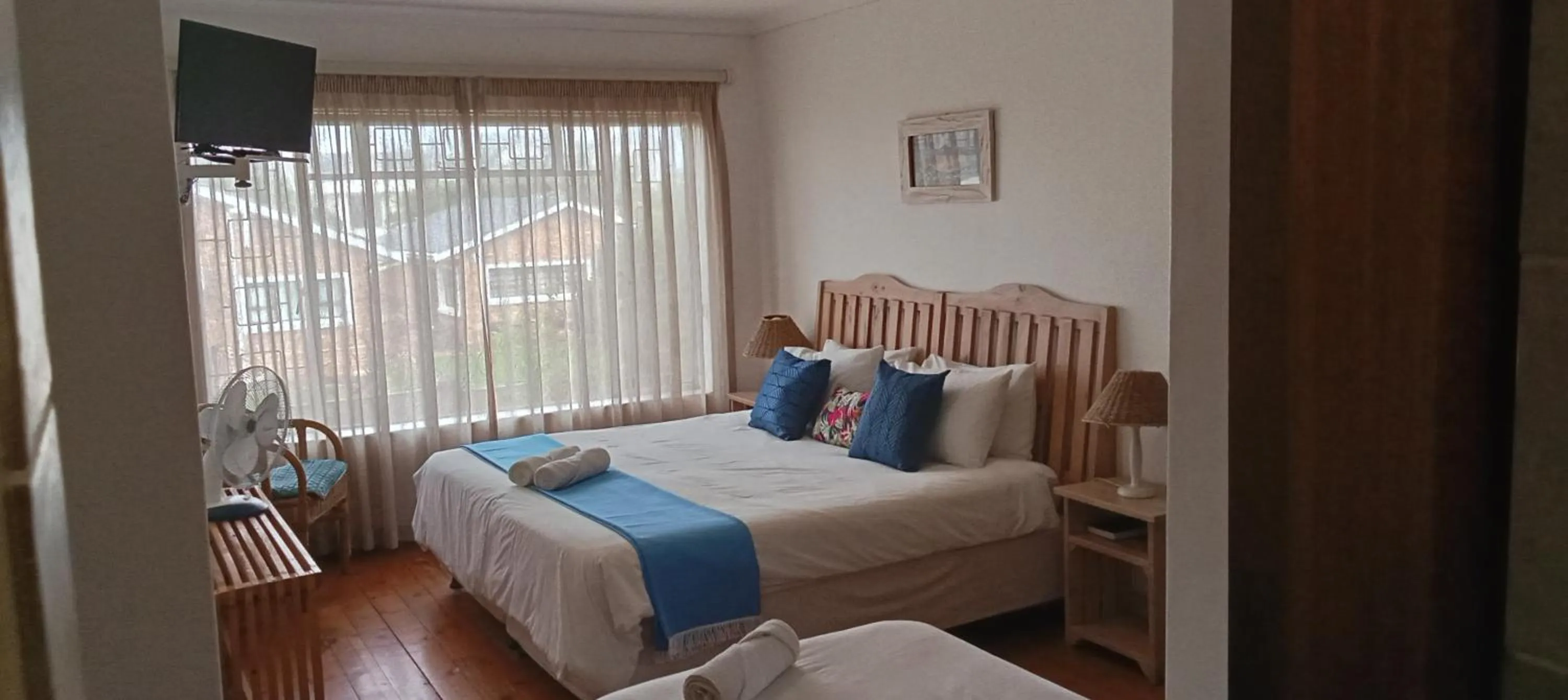 Bed in Aquarius Bed and Breakfast