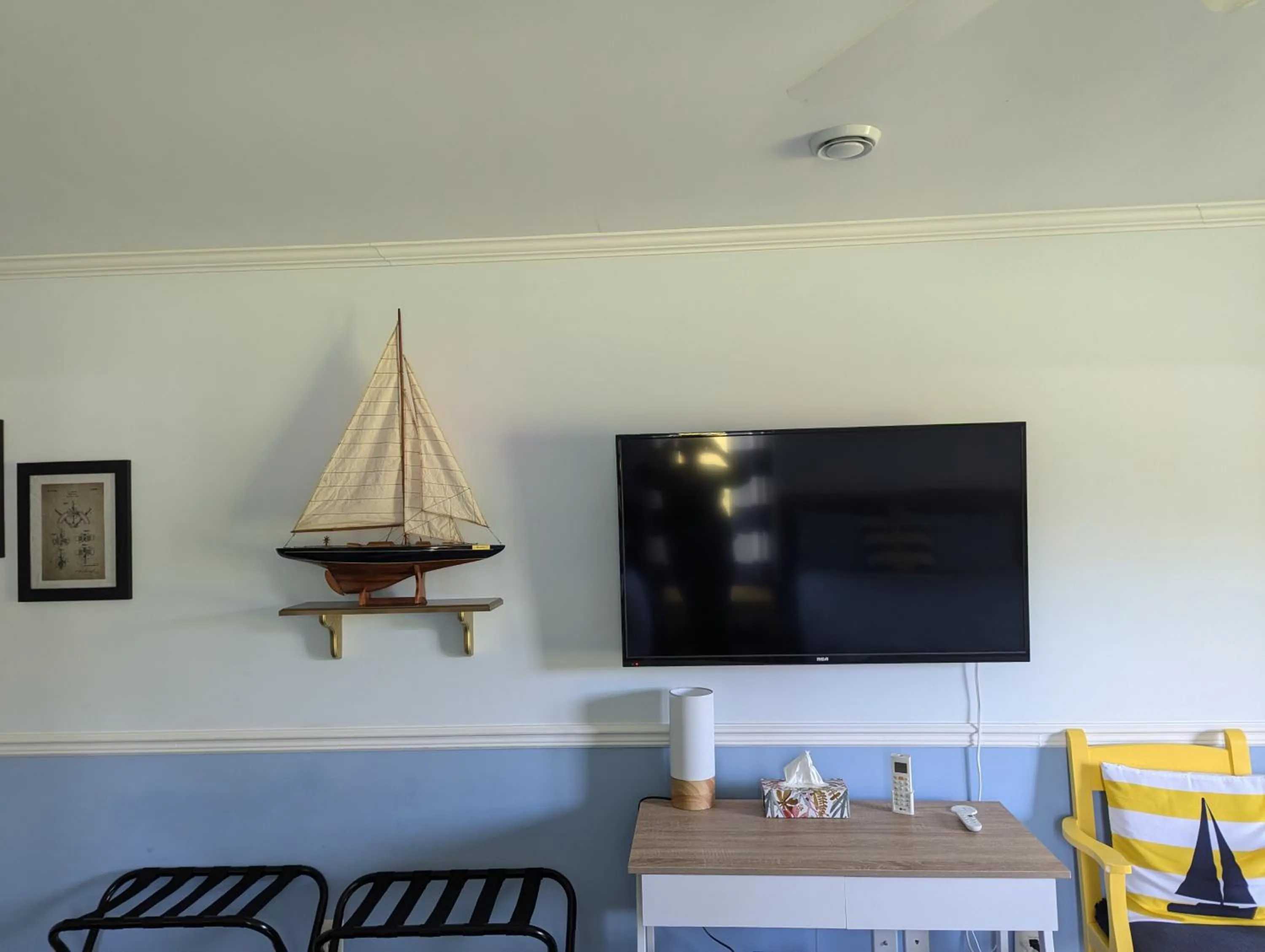 TV and multimedia in The Parrsboro Mansion Inn