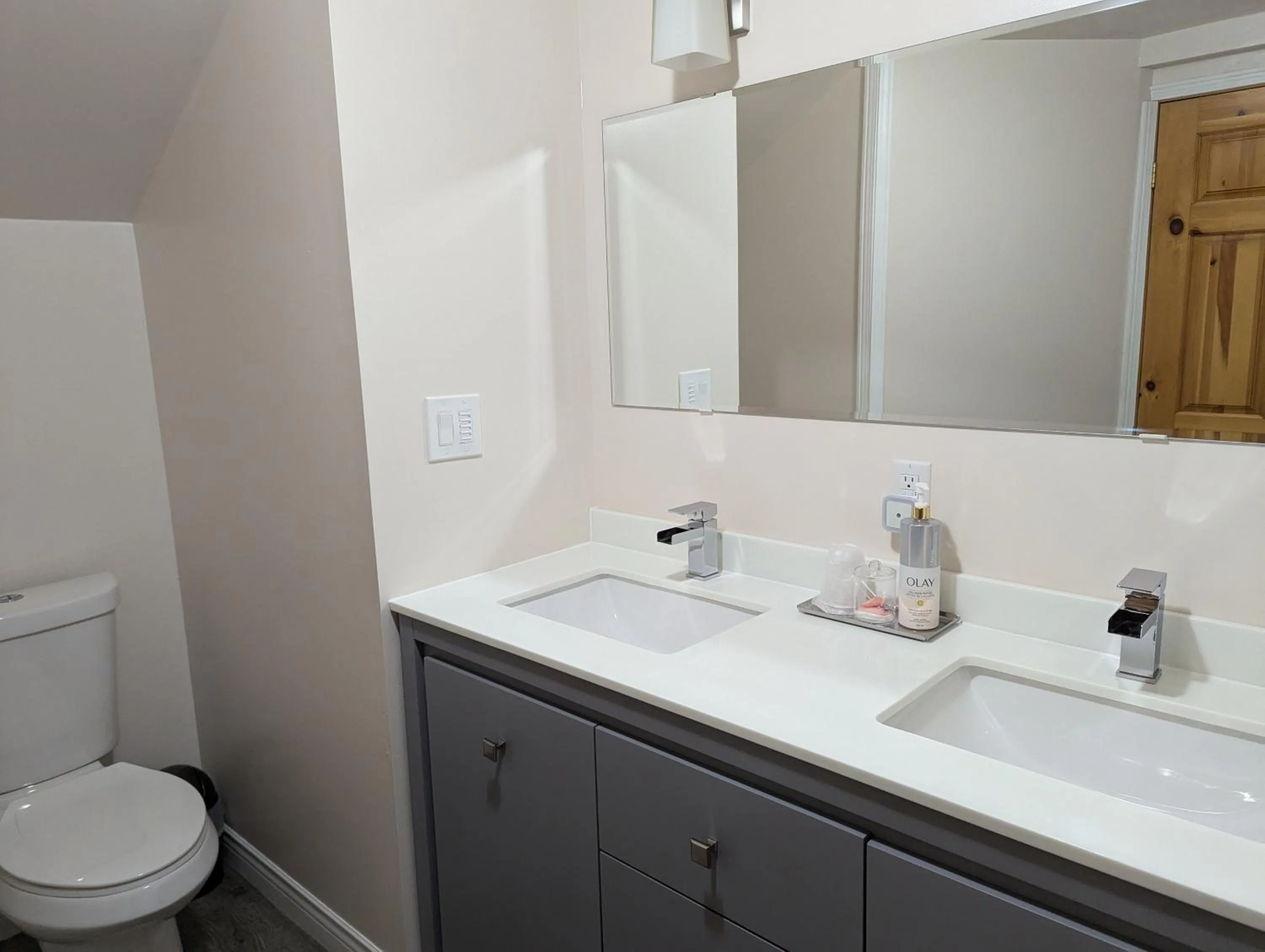 Bathroom in The Parrsboro Mansion Inn