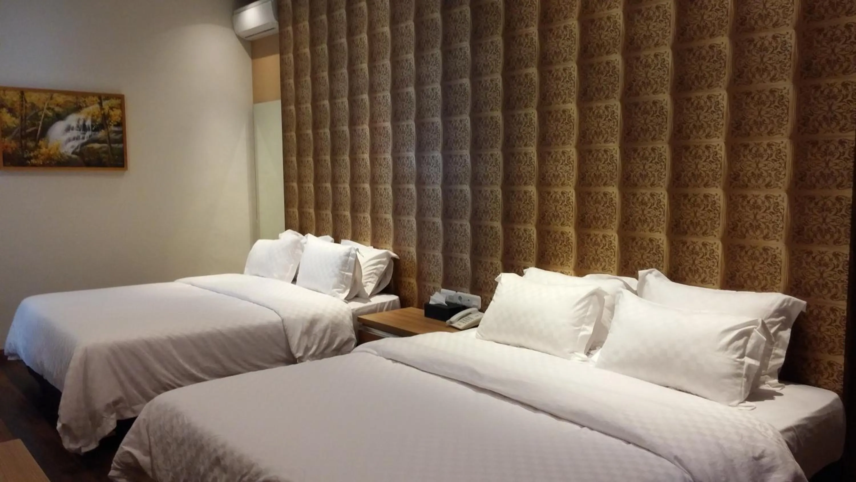 Bedroom, Bed in Dago 207