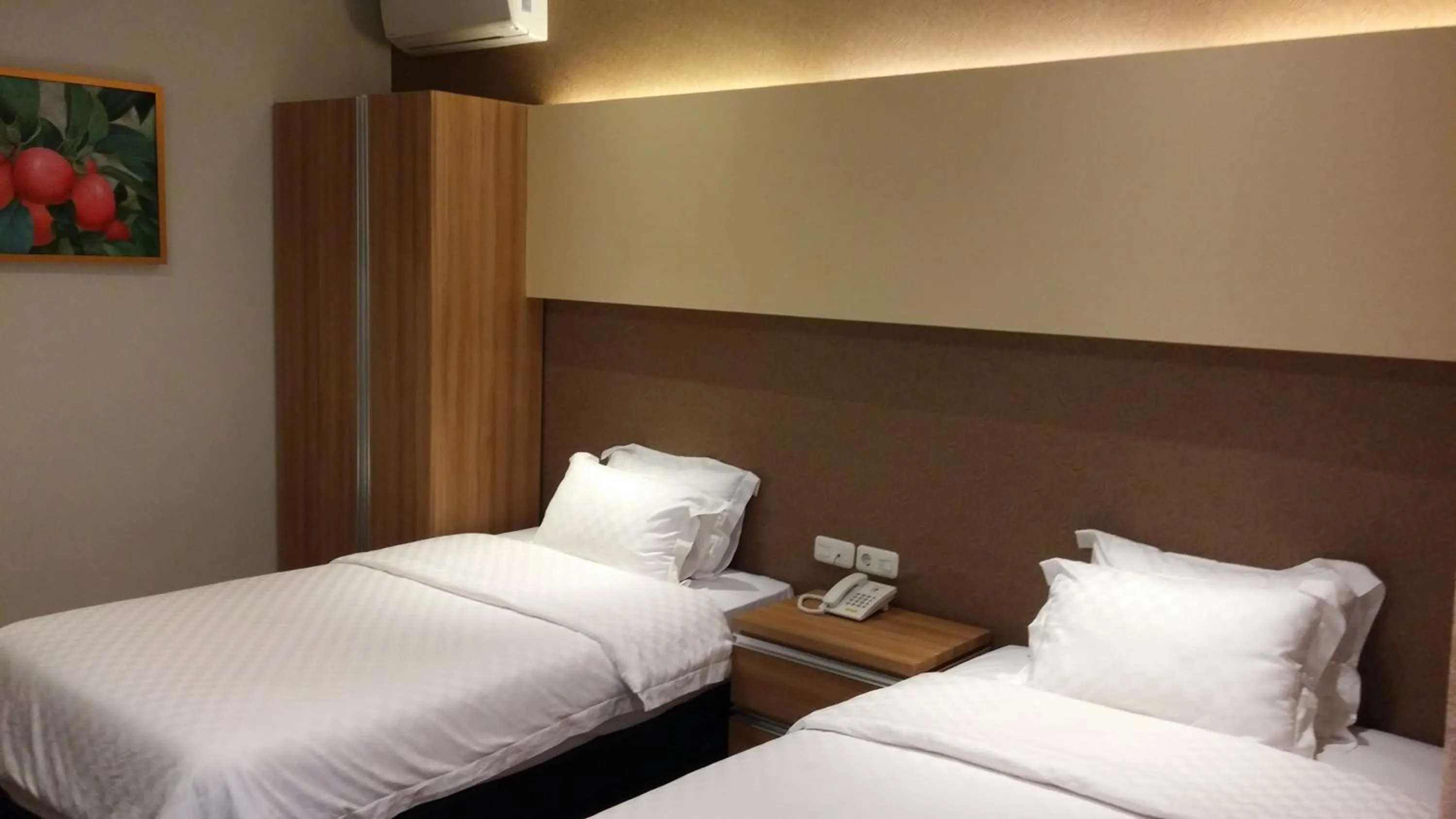 Bedroom, Bed in Dago 207