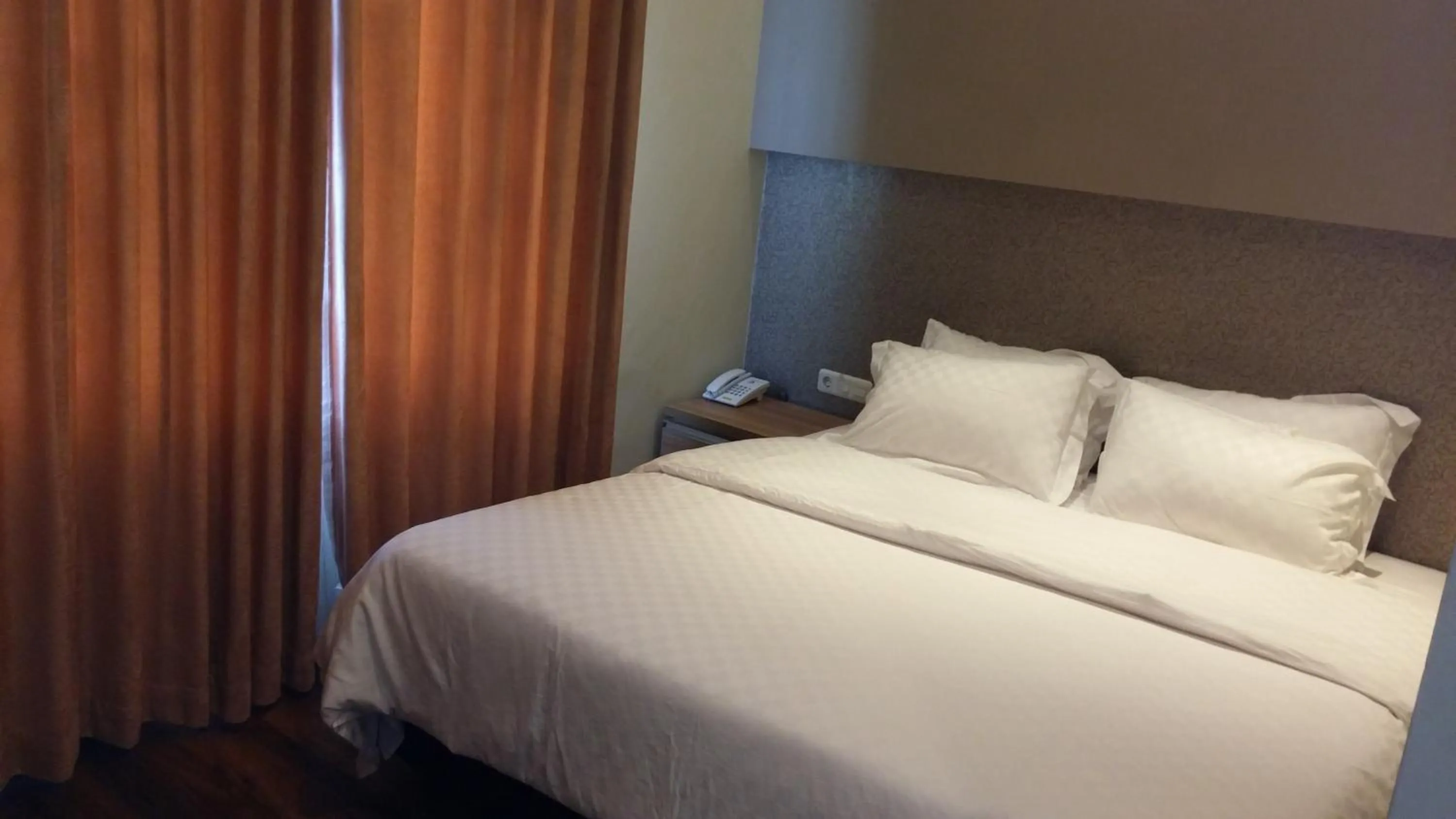 Bedroom, Bed in Dago 207