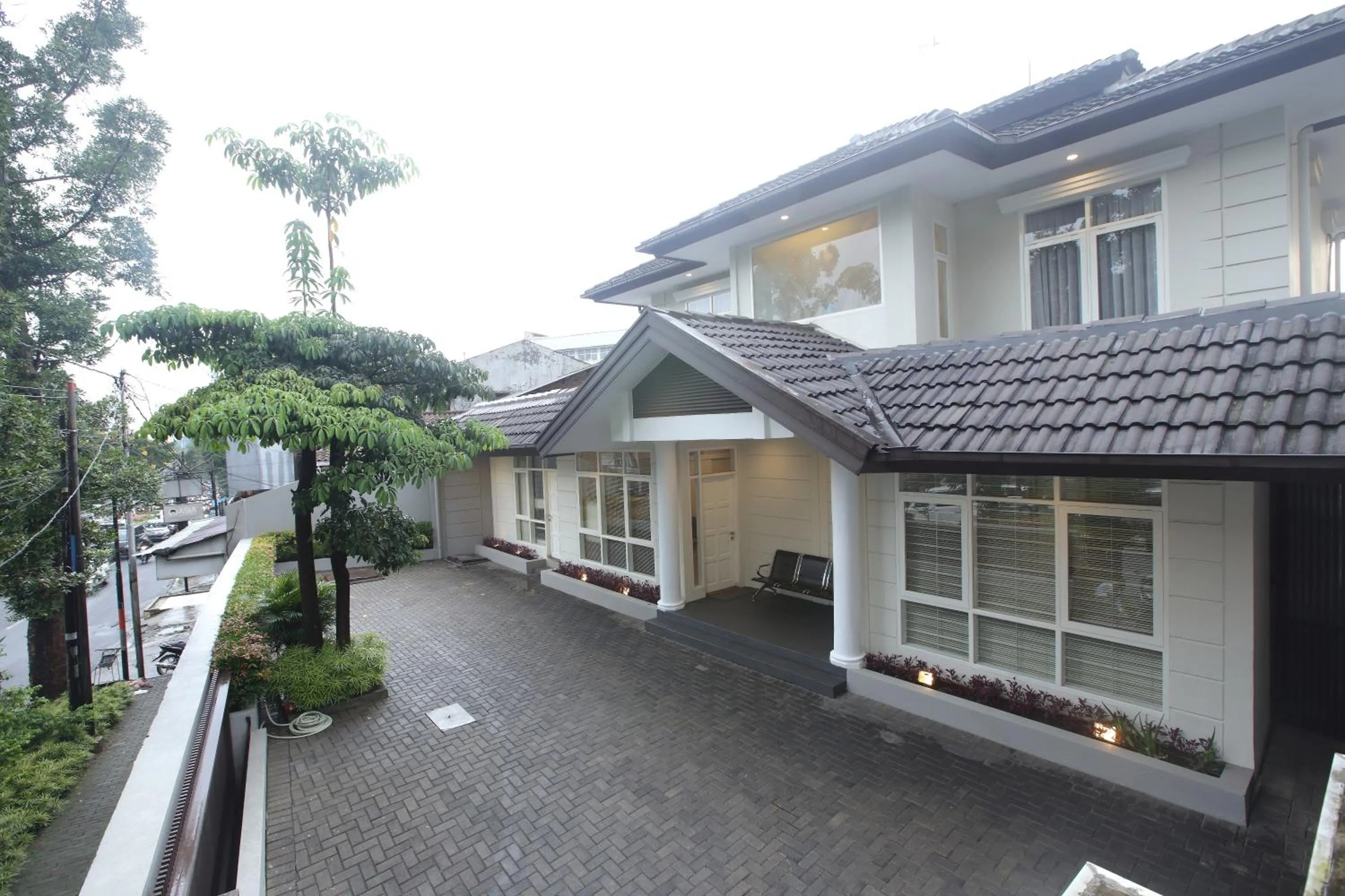Facade/entrance in Dago 207