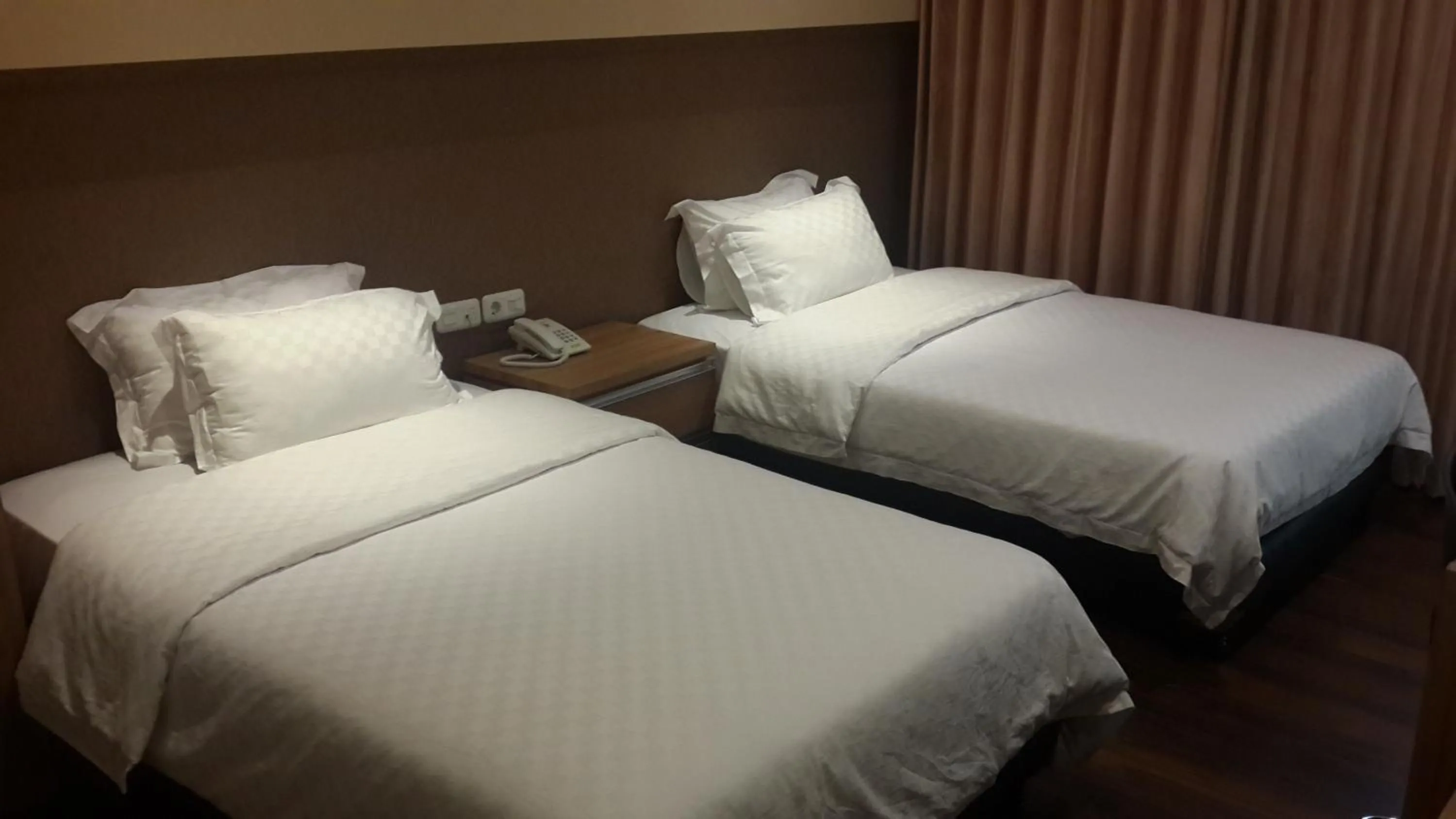 Bedroom, Bed in Dago 207