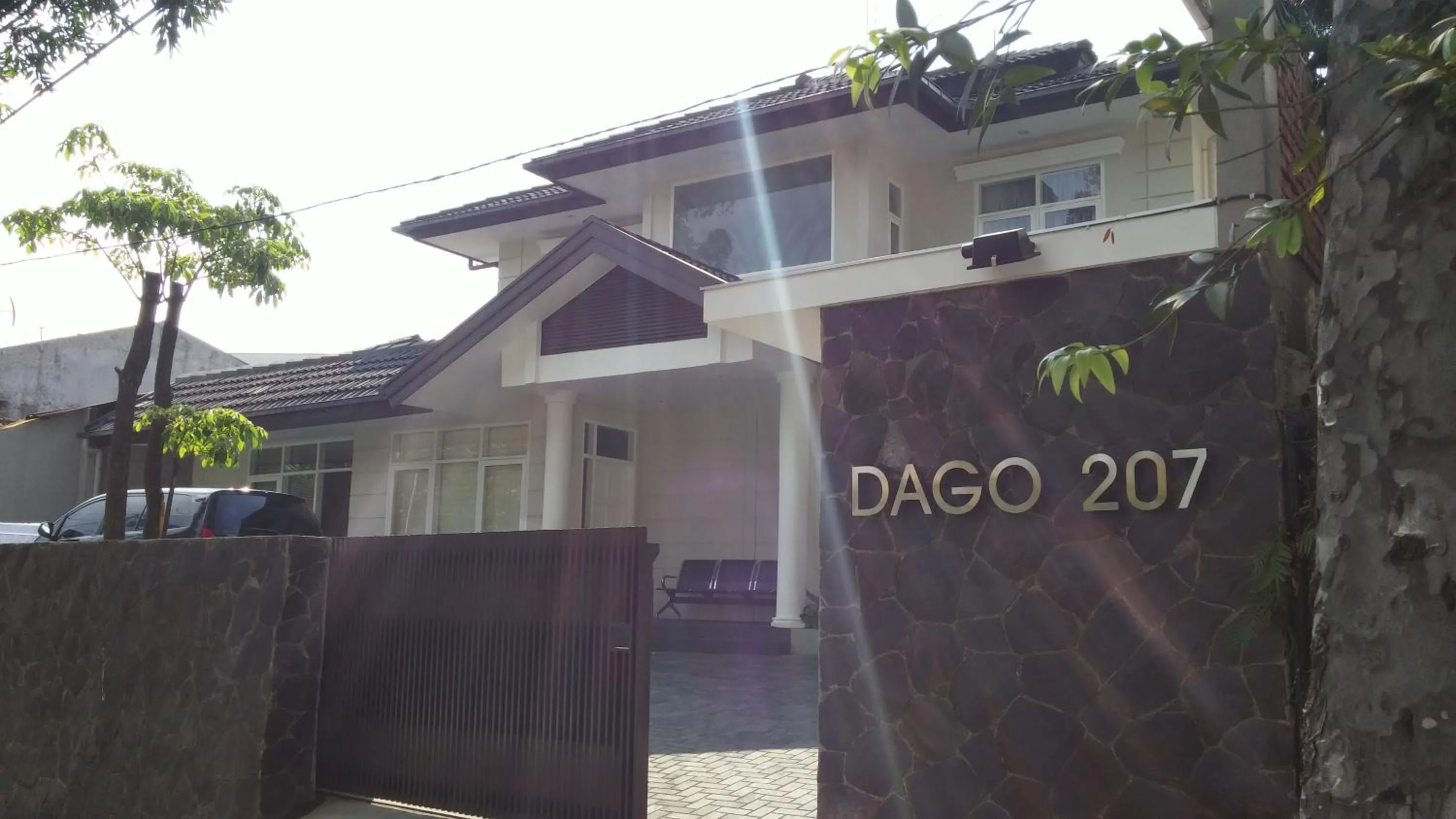 Facade/entrance in Dago 207