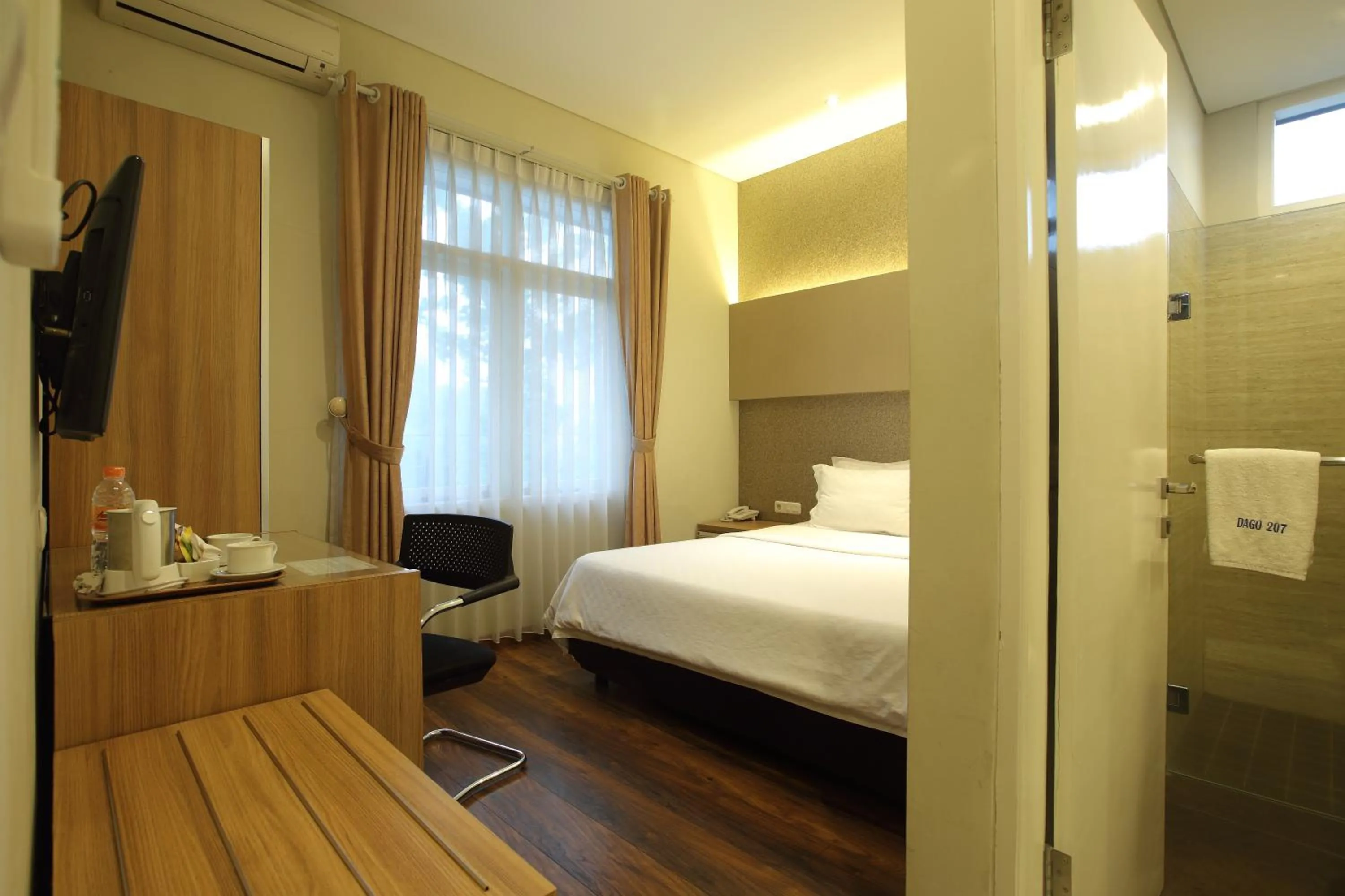 Bedroom, Bed in Dago 207