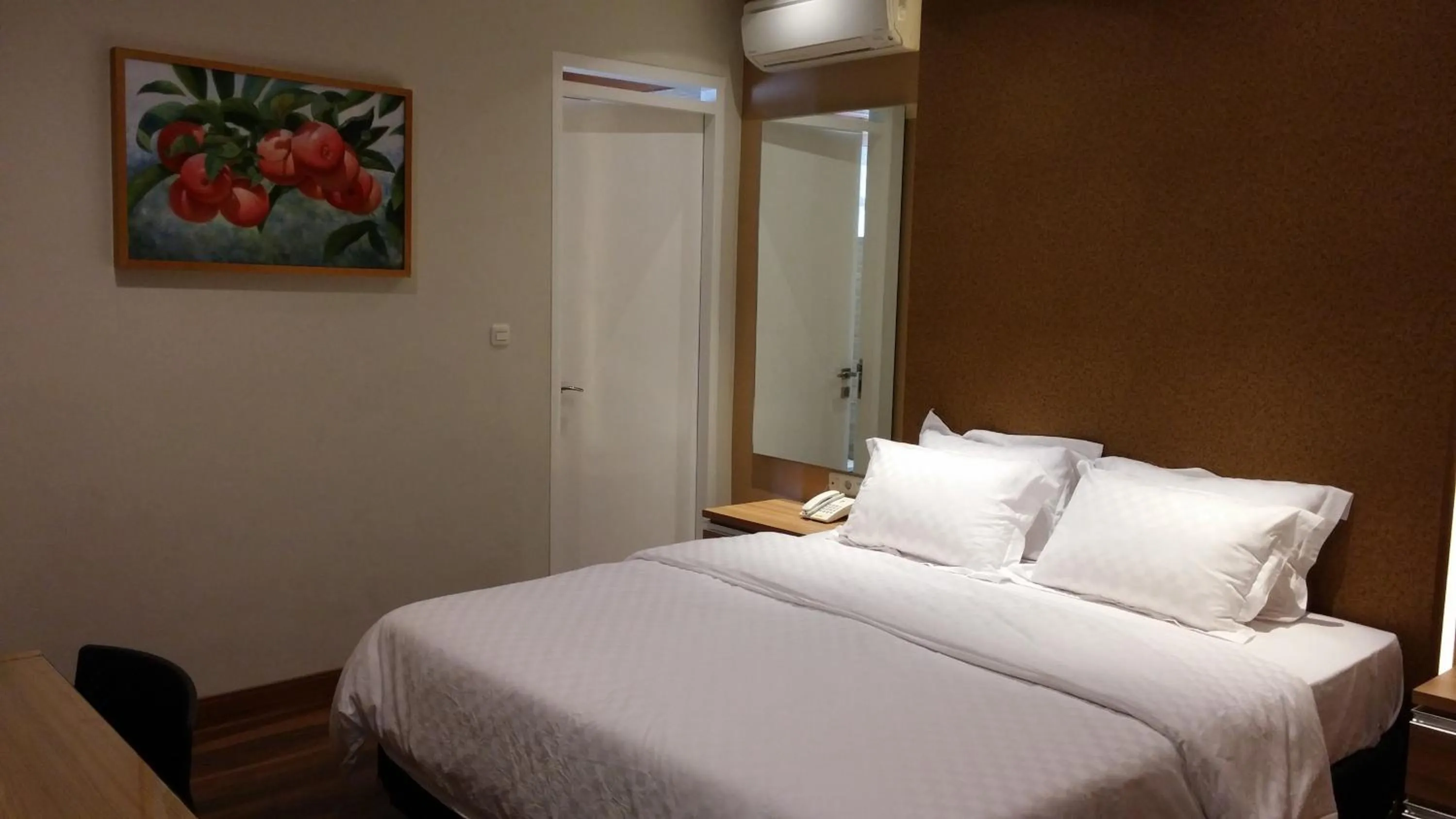 Bedroom, Bed in Dago 207