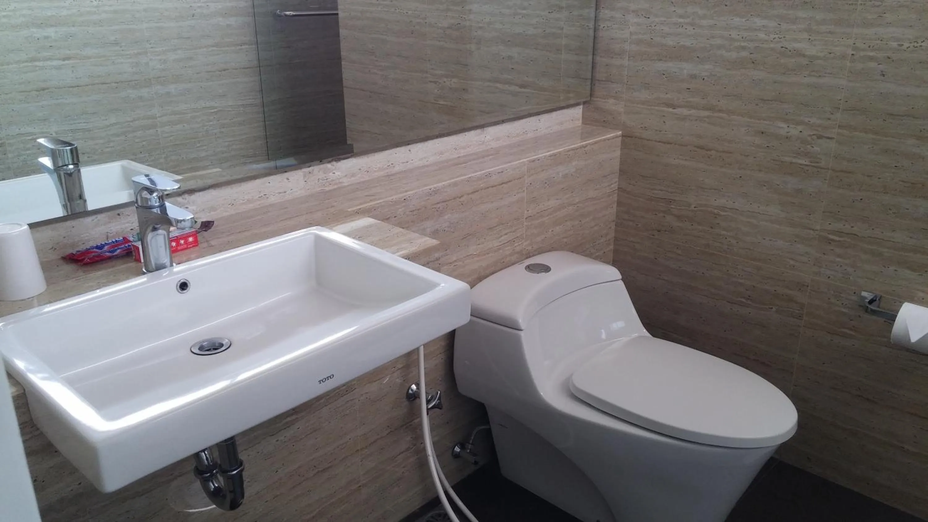 Toilet in Dago 207