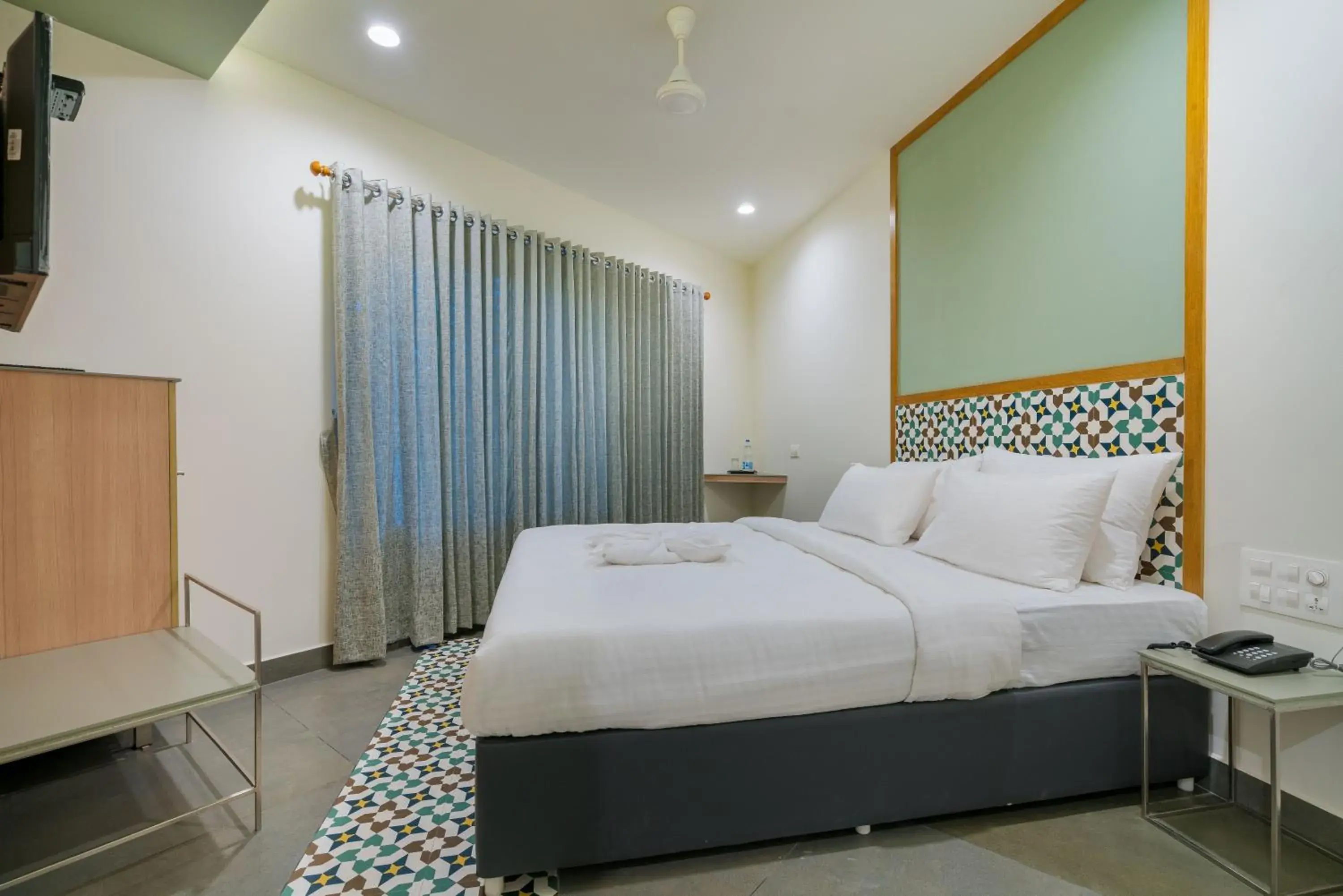 Bed in ARYAAS REGENT Bed in ARYAAS REGENT