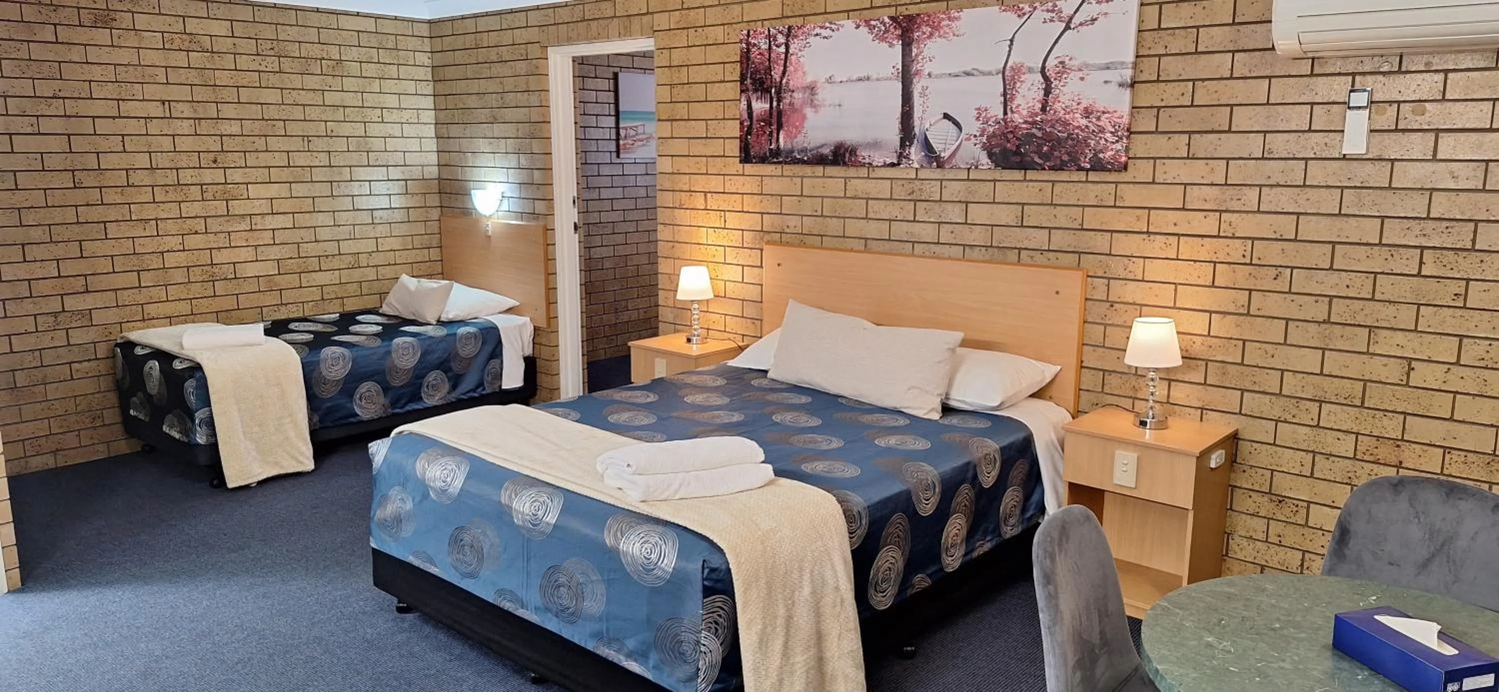 Bed in Macintyre Motor Inn