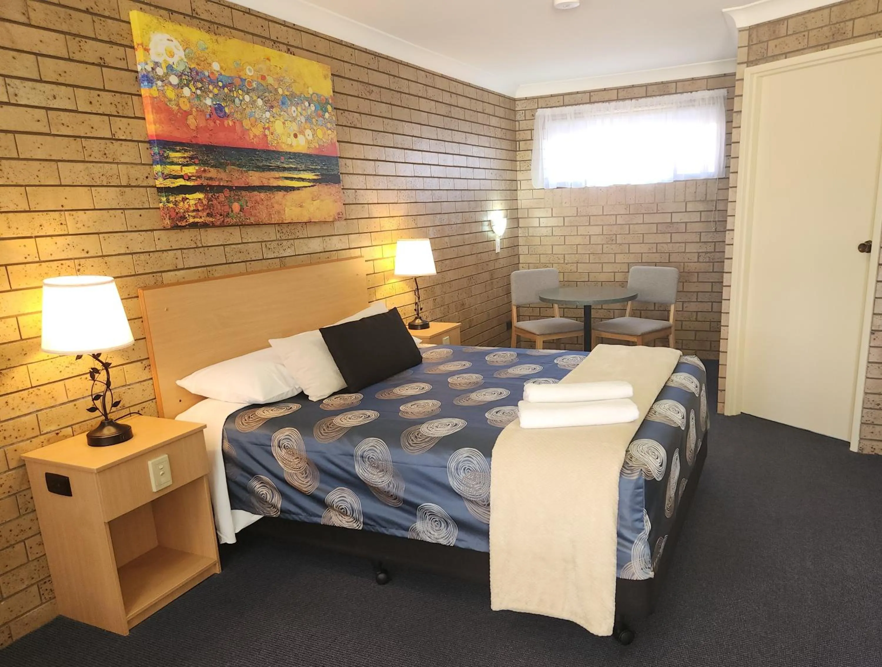 Bed in Macintyre Motor Inn