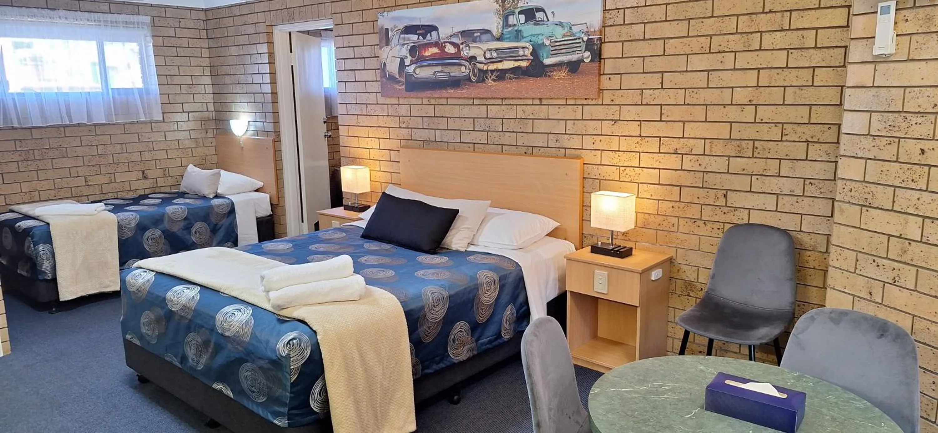 Bed in Macintyre Motor Inn