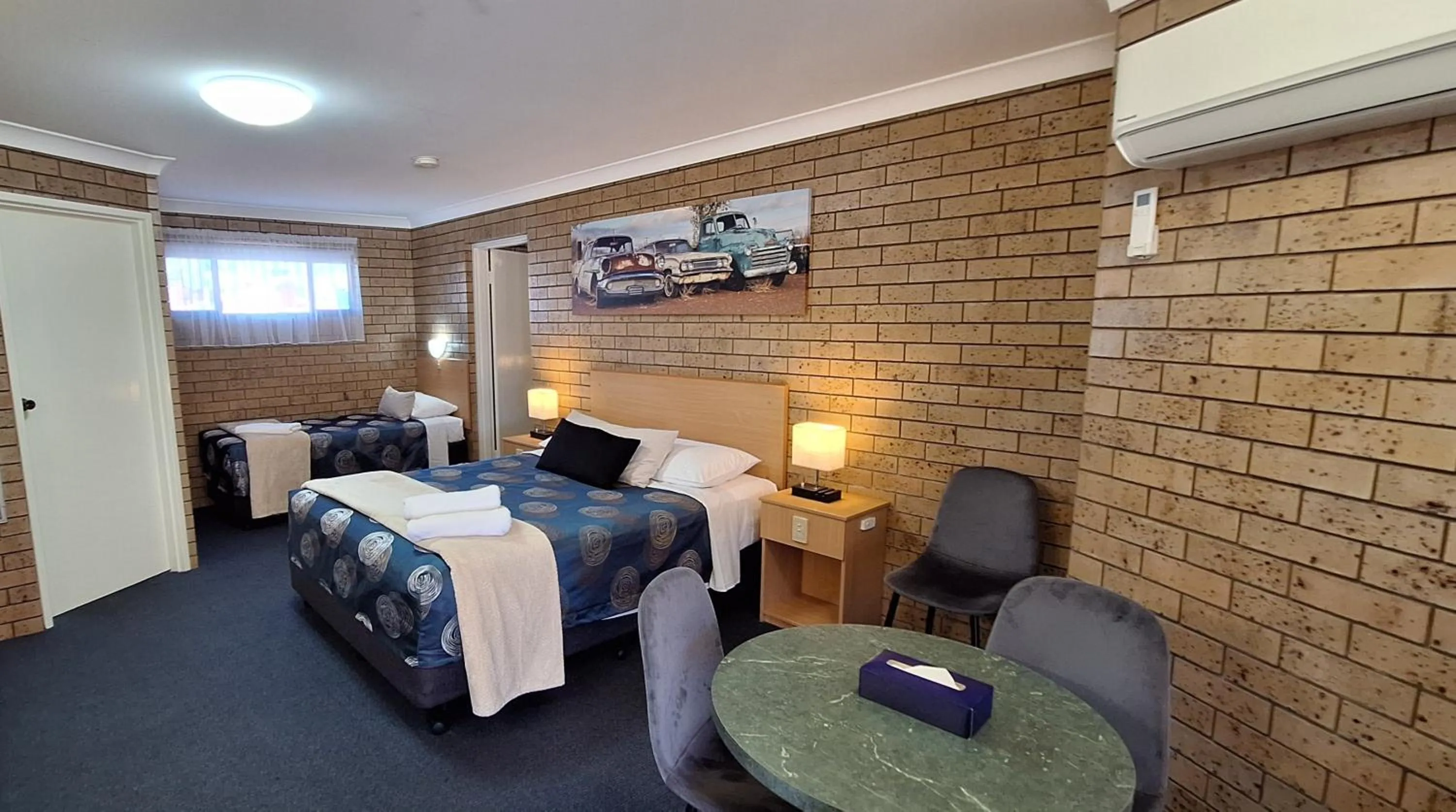 Bed in Macintyre Motor Inn