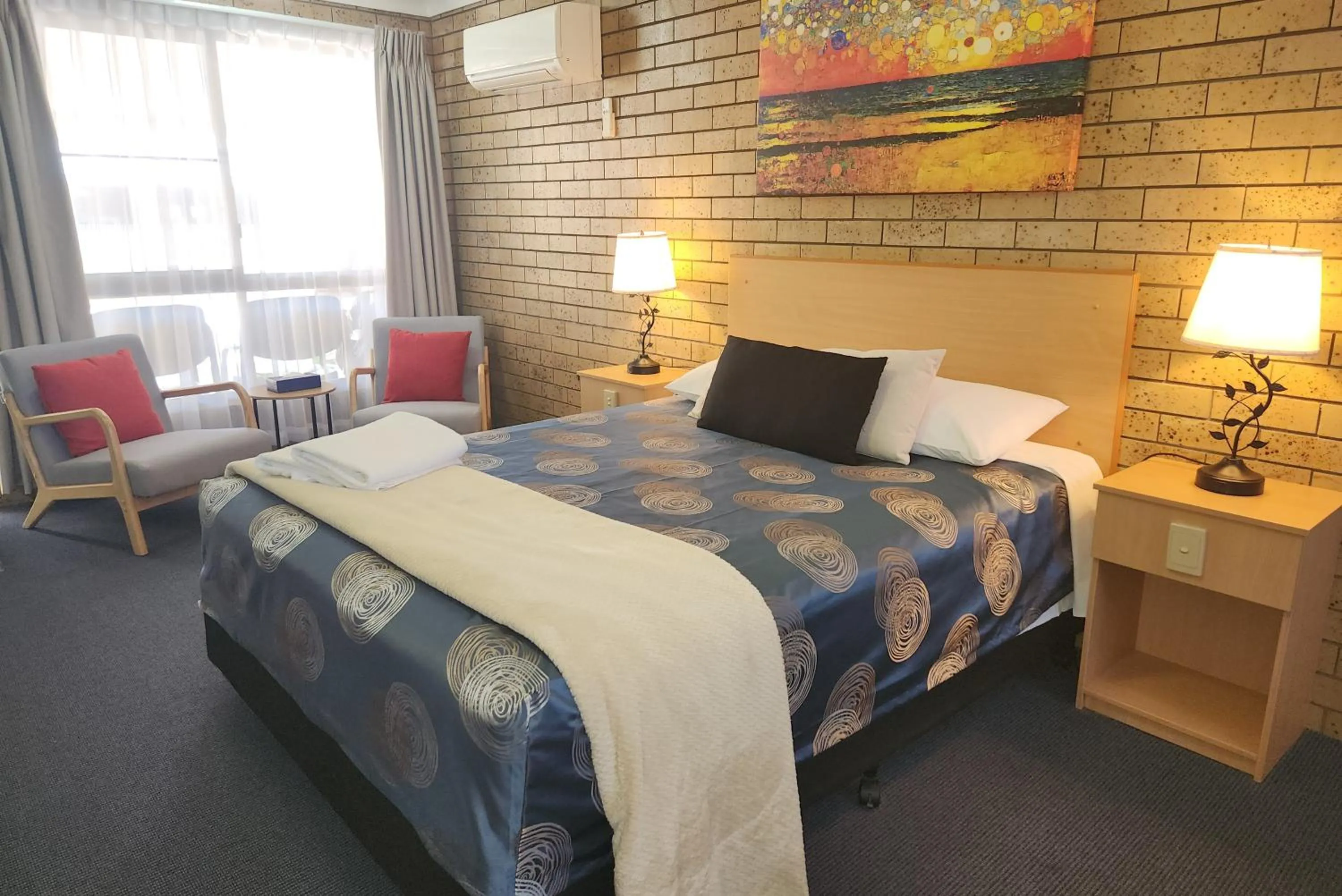 Bed in Macintyre Motor Inn