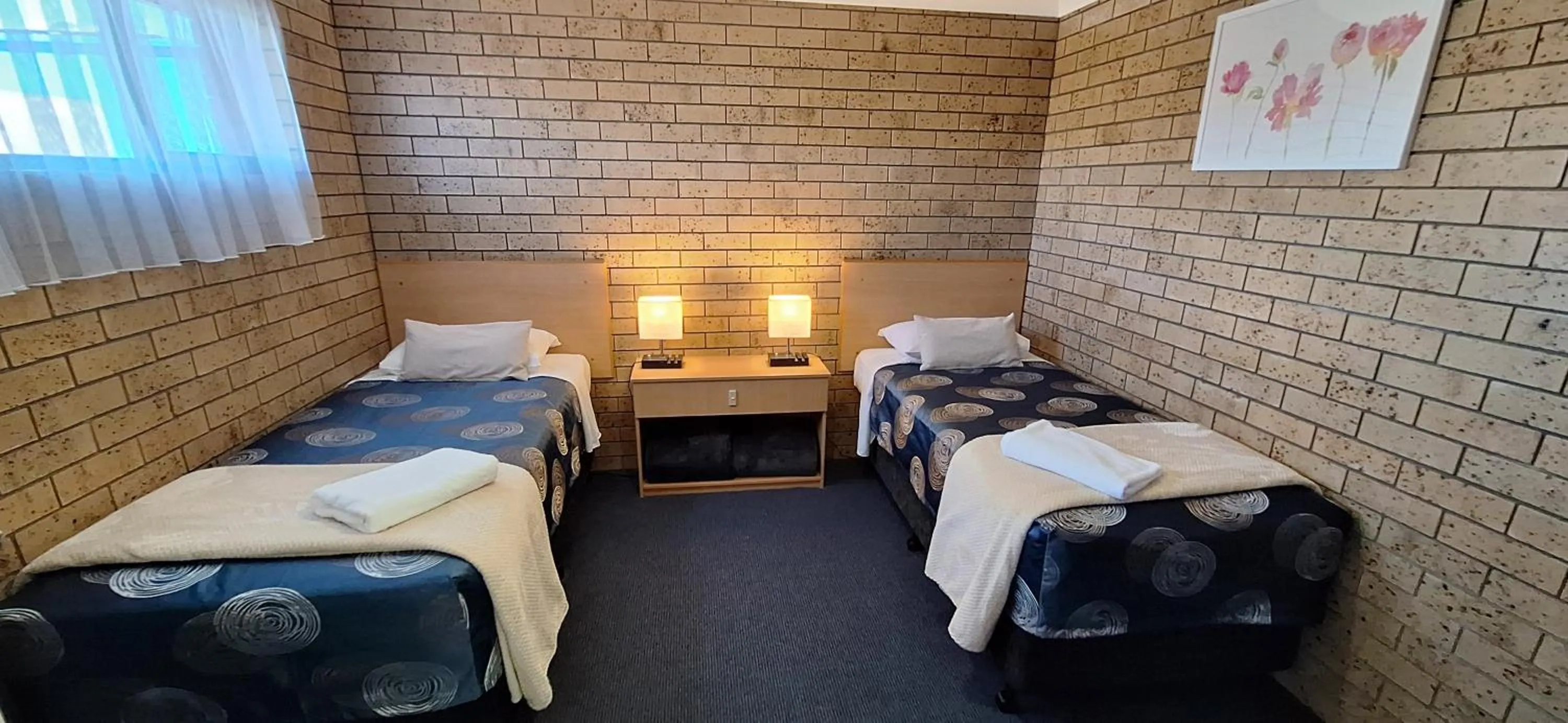 Bed in Macintyre Motor Inn