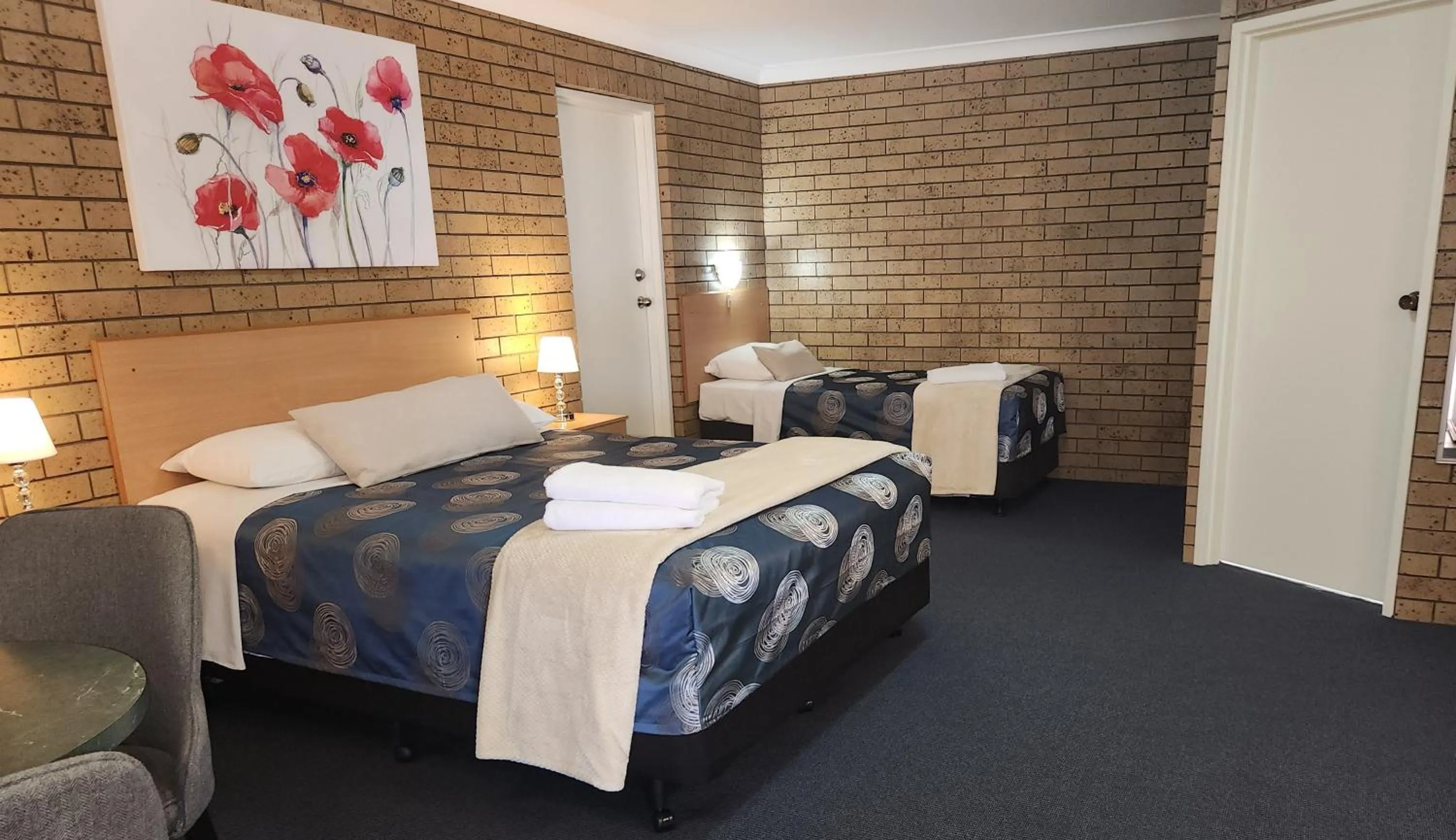 Bed in Macintyre Motor Inn