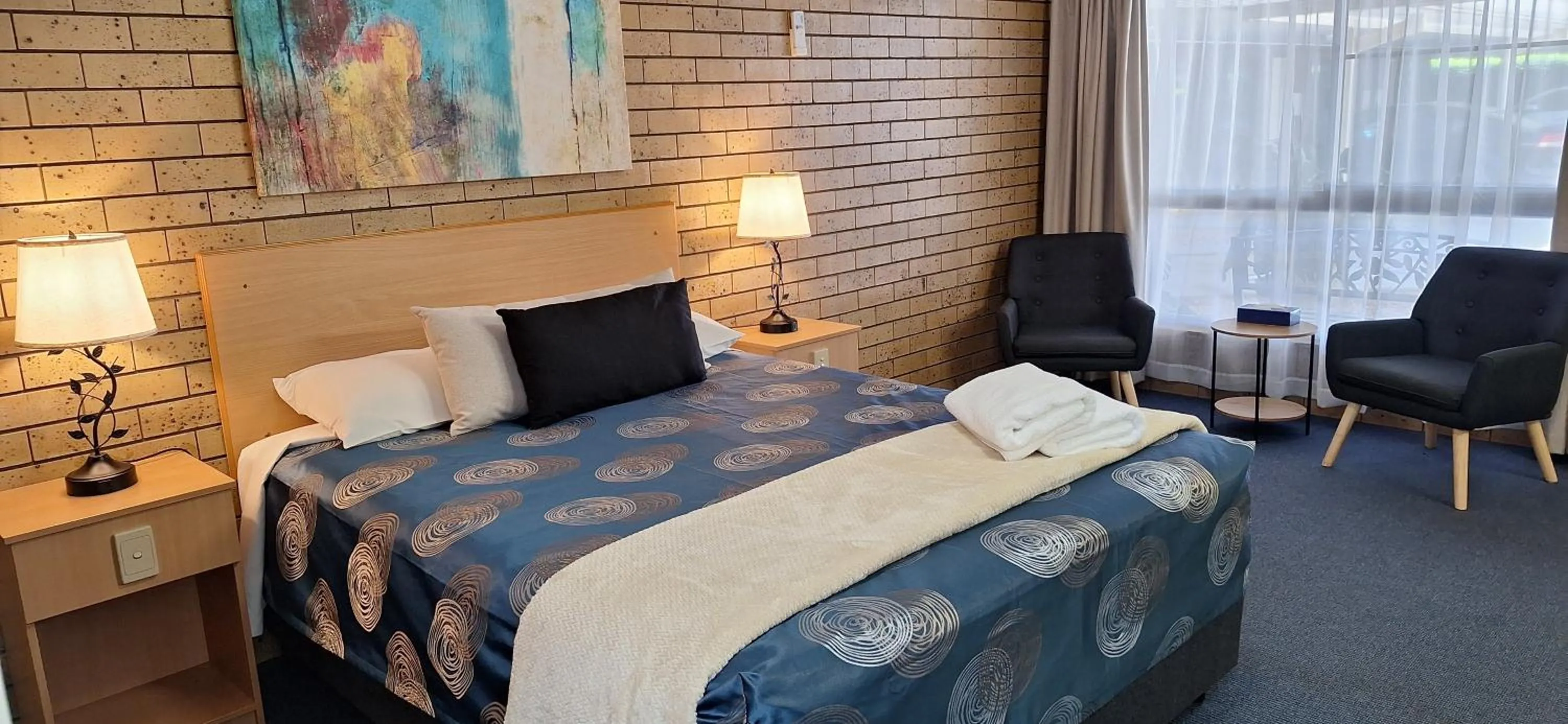 Bed in Macintyre Motor Inn