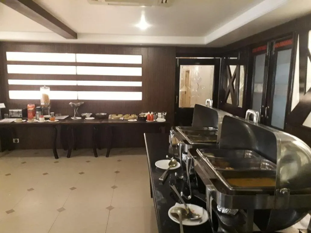 Breakfast in Hotel Sarthak