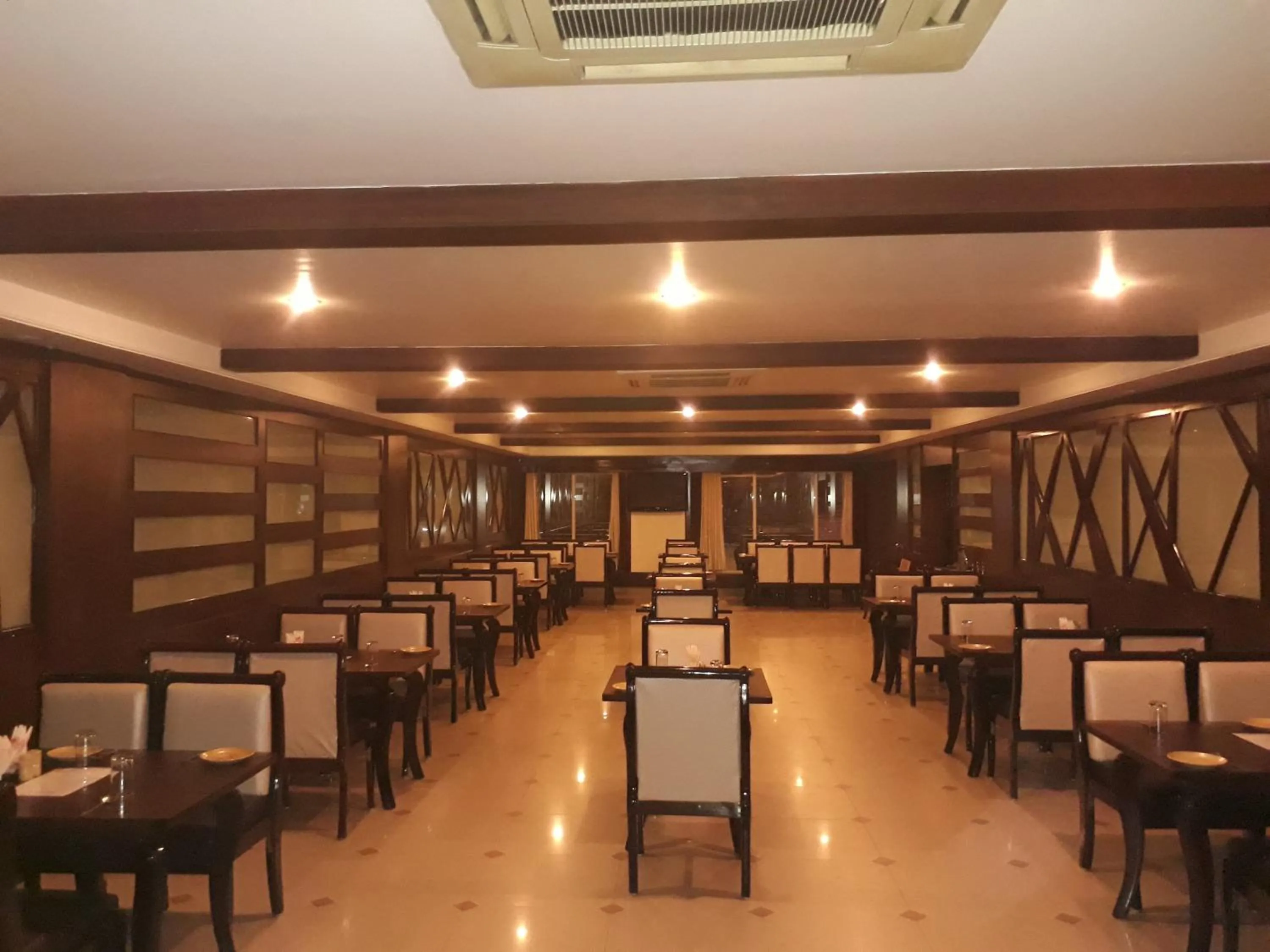 Restaurant/places to eat in Hotel Sarthak