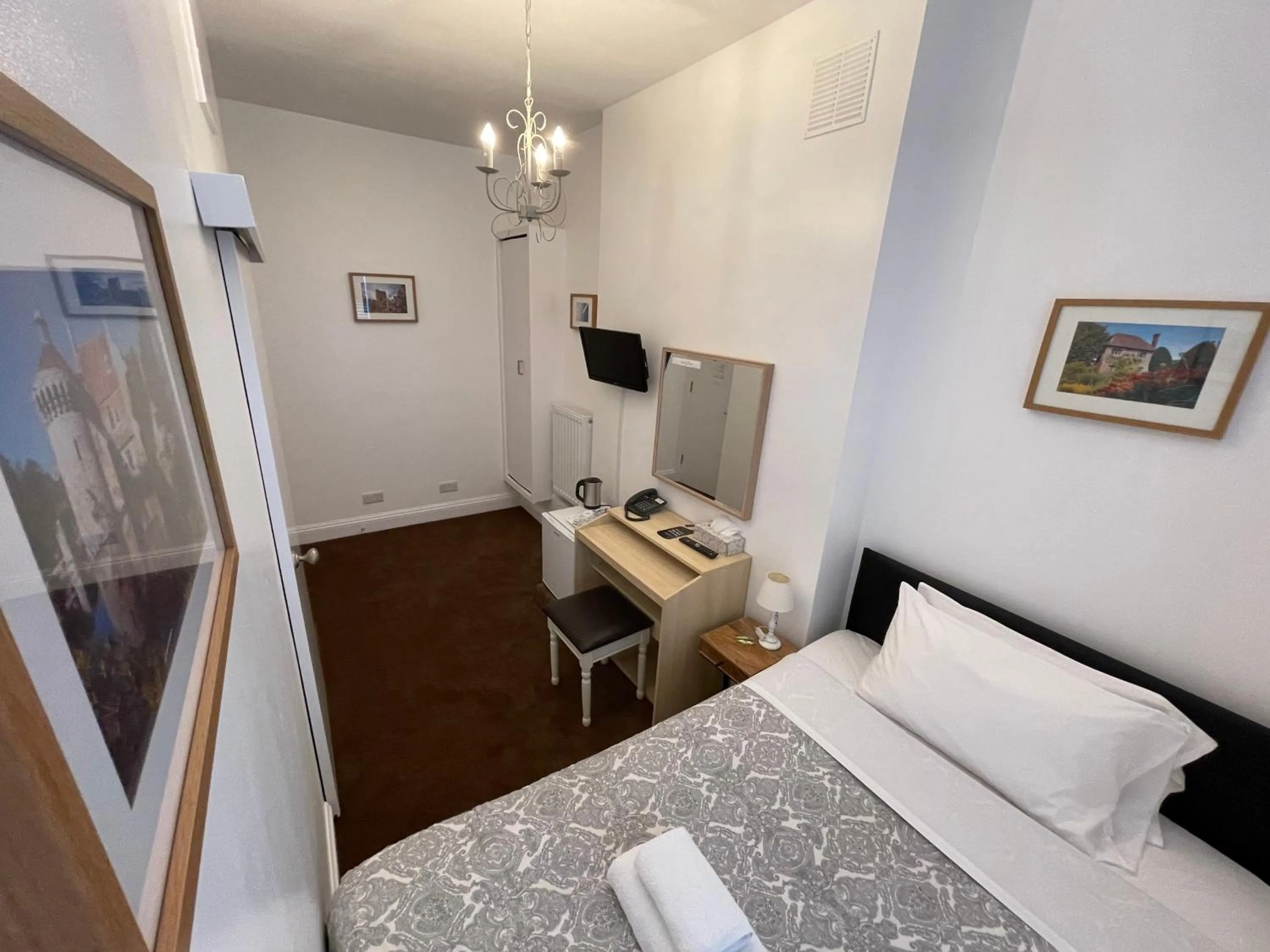 Bedroom, Bed in The Gateway Hotel