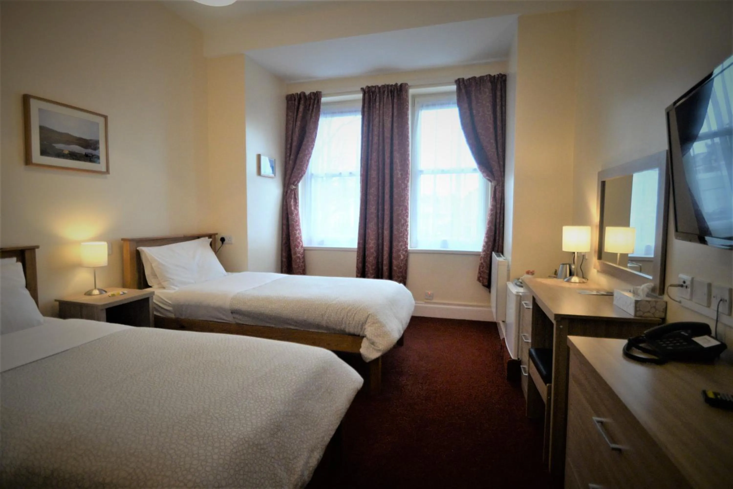 Photo of the whole room, Bed in The Gateway Hotel