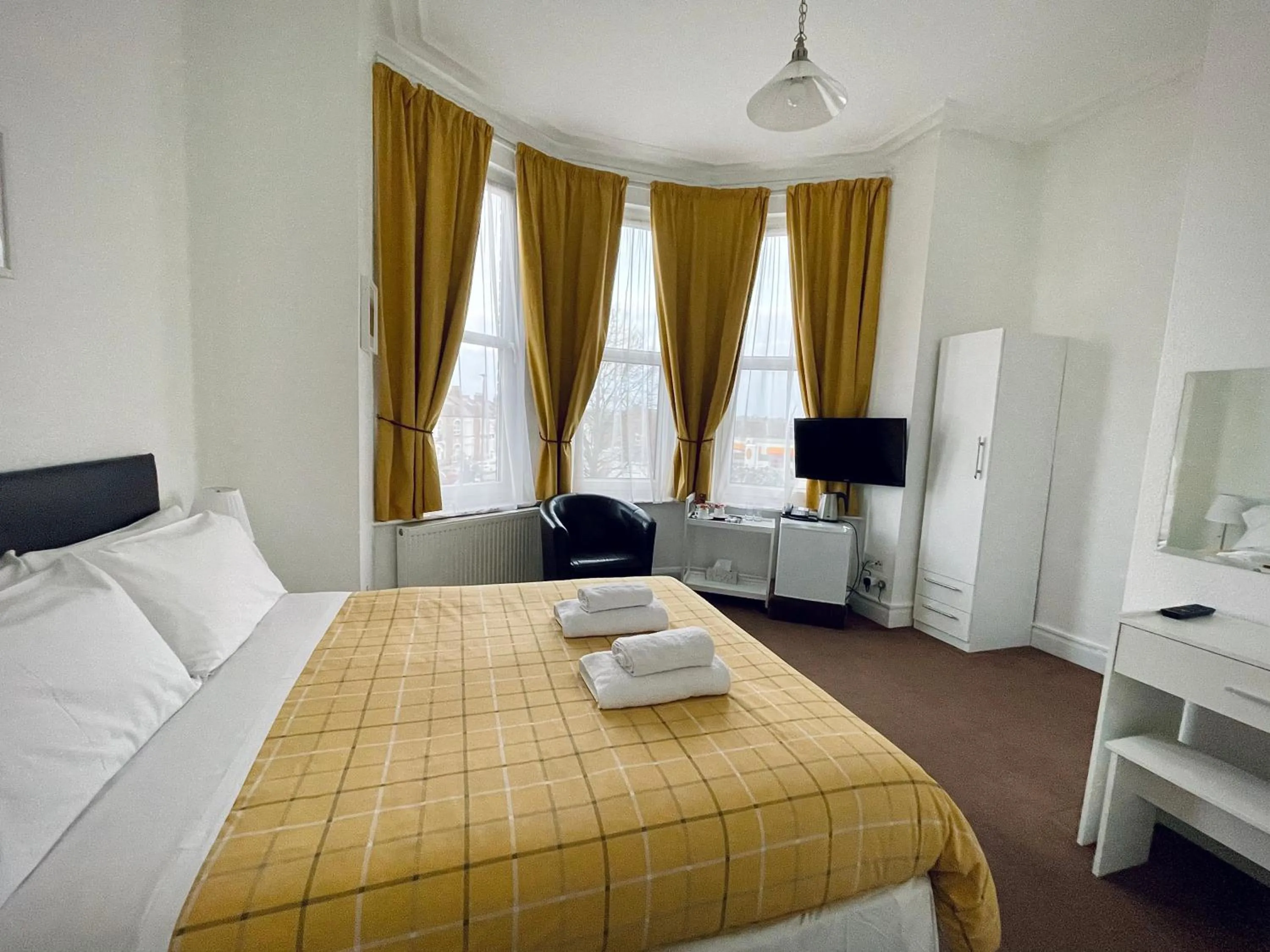 Bedroom, Bed in The Gateway Hotel