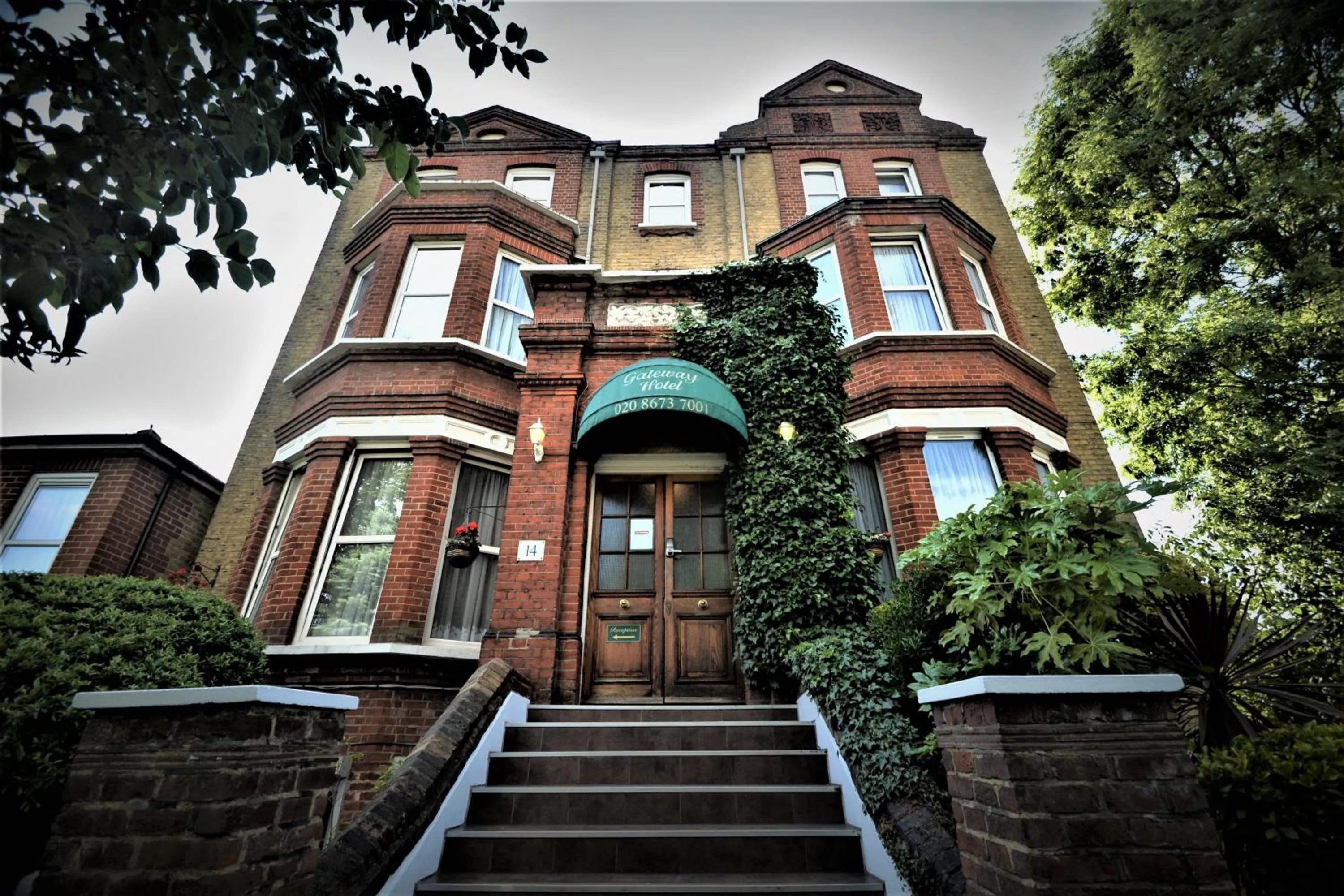 Facade/entrance in The Gateway Hotel