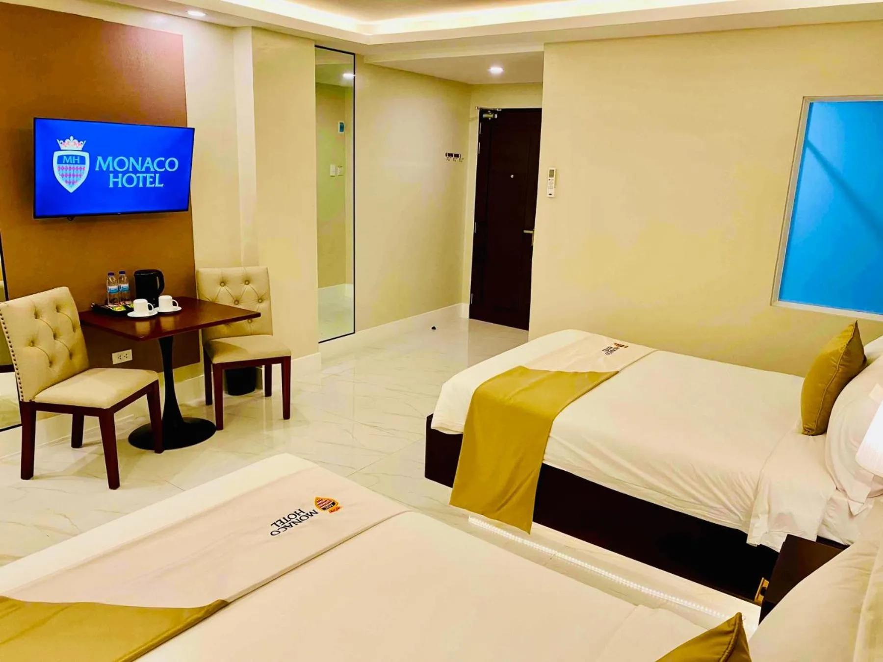 Bedroom, Bed in Monaco Hotel