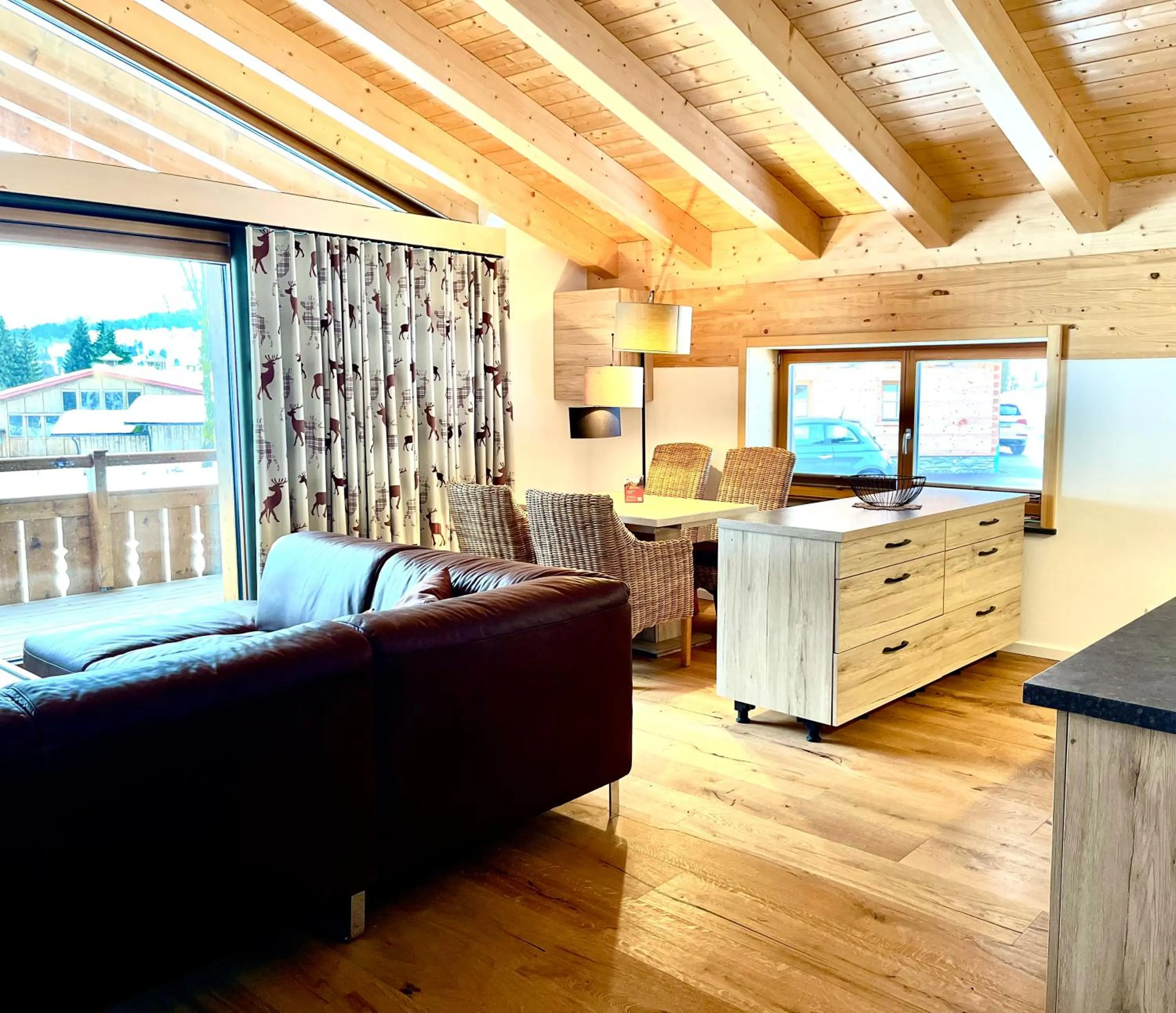 Living room in Alpenlodge Charivari - SommerBergBahn unlimited kostenlos