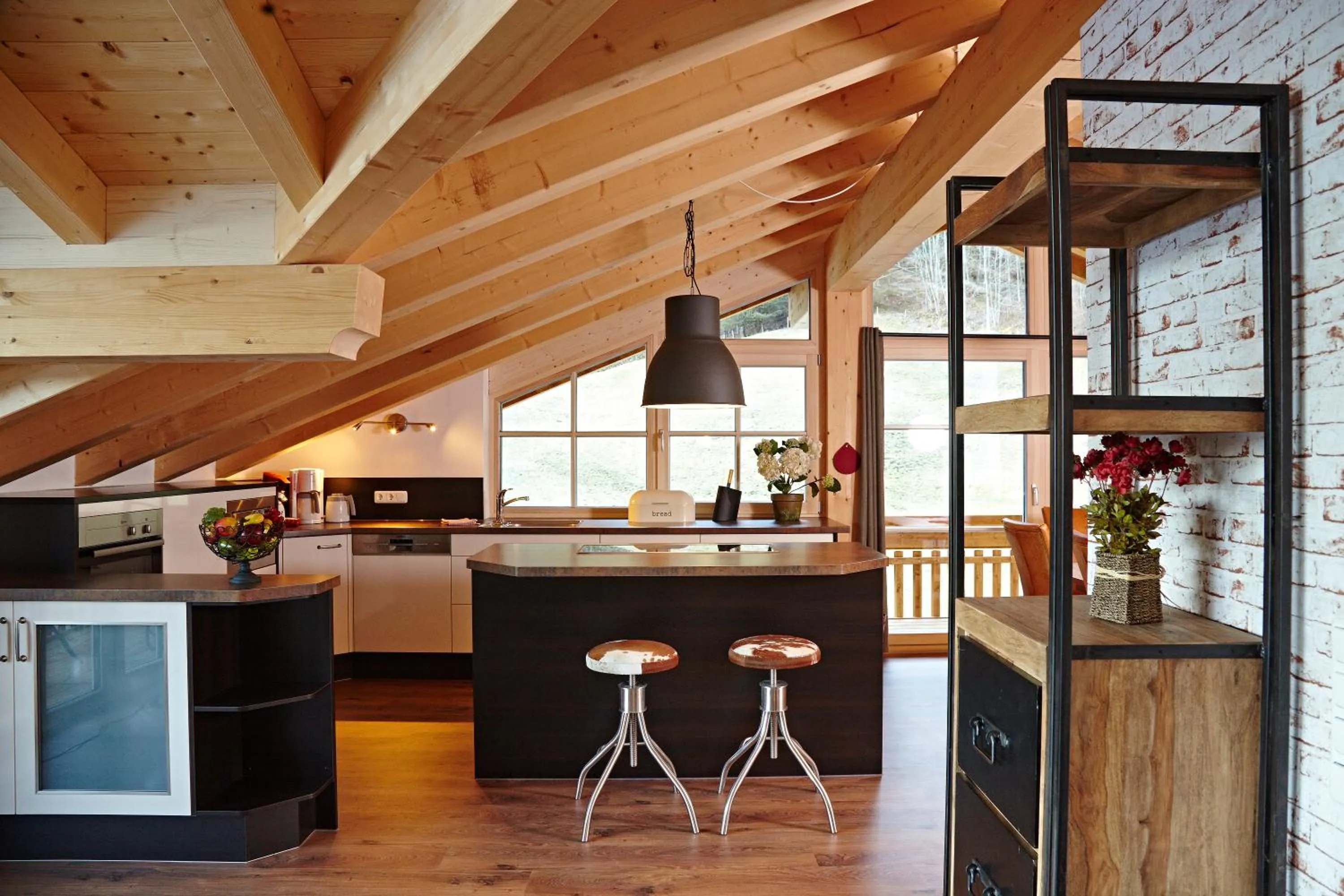Dining area in Alpenlodge Charivari - SommerBergBahn unlimited kostenlos
