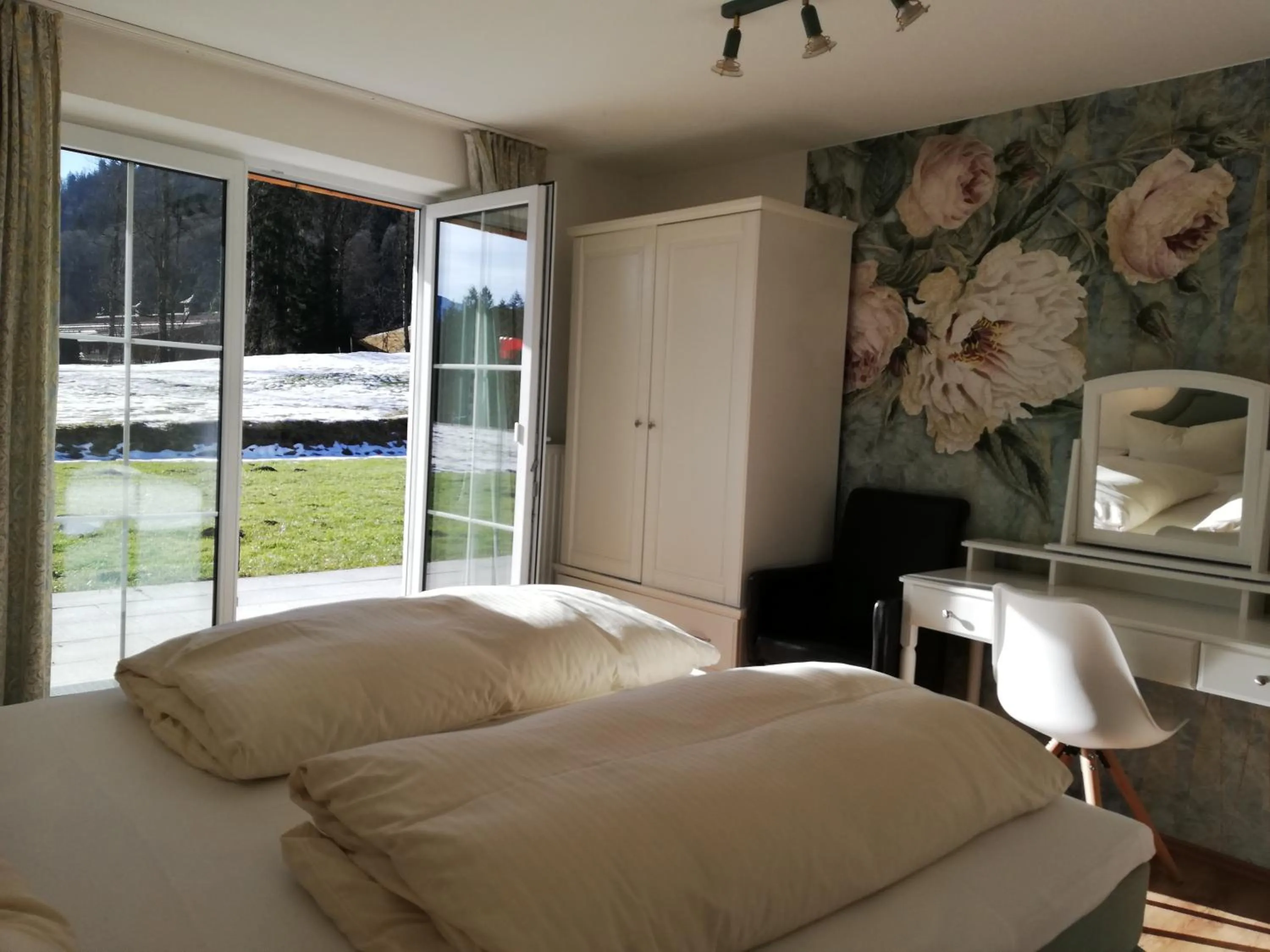 Bed in Alpenlodge Charivari - SommerBergBahn unlimited kostenlos